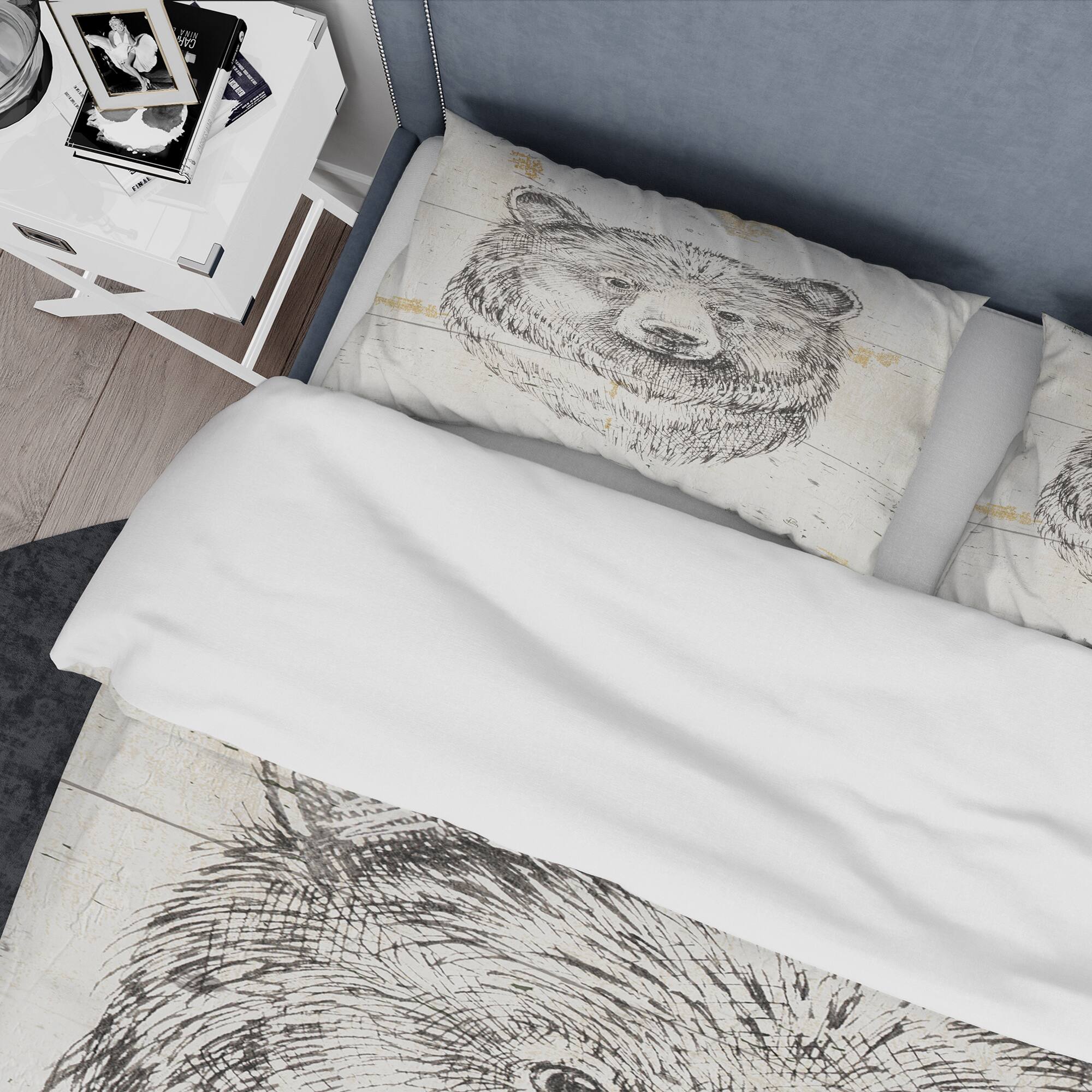 Designart 'Bear Wild and Beautiful IV' Farmhouse Bedding Set