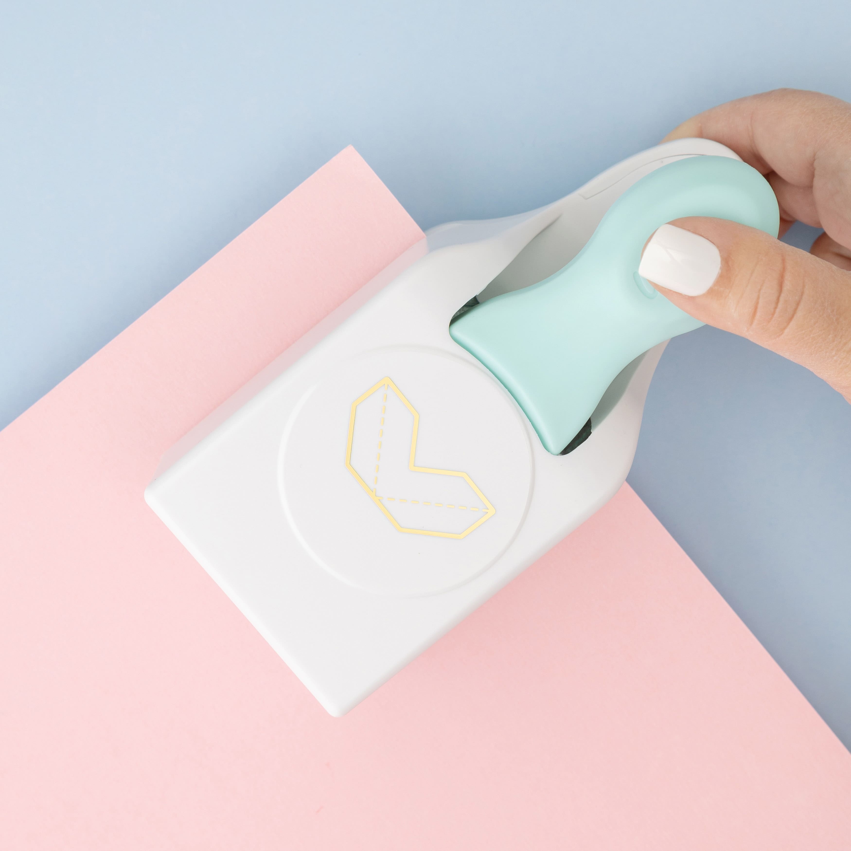 We R Memory Keepers® Embossing Punch – 1" Photo Corners