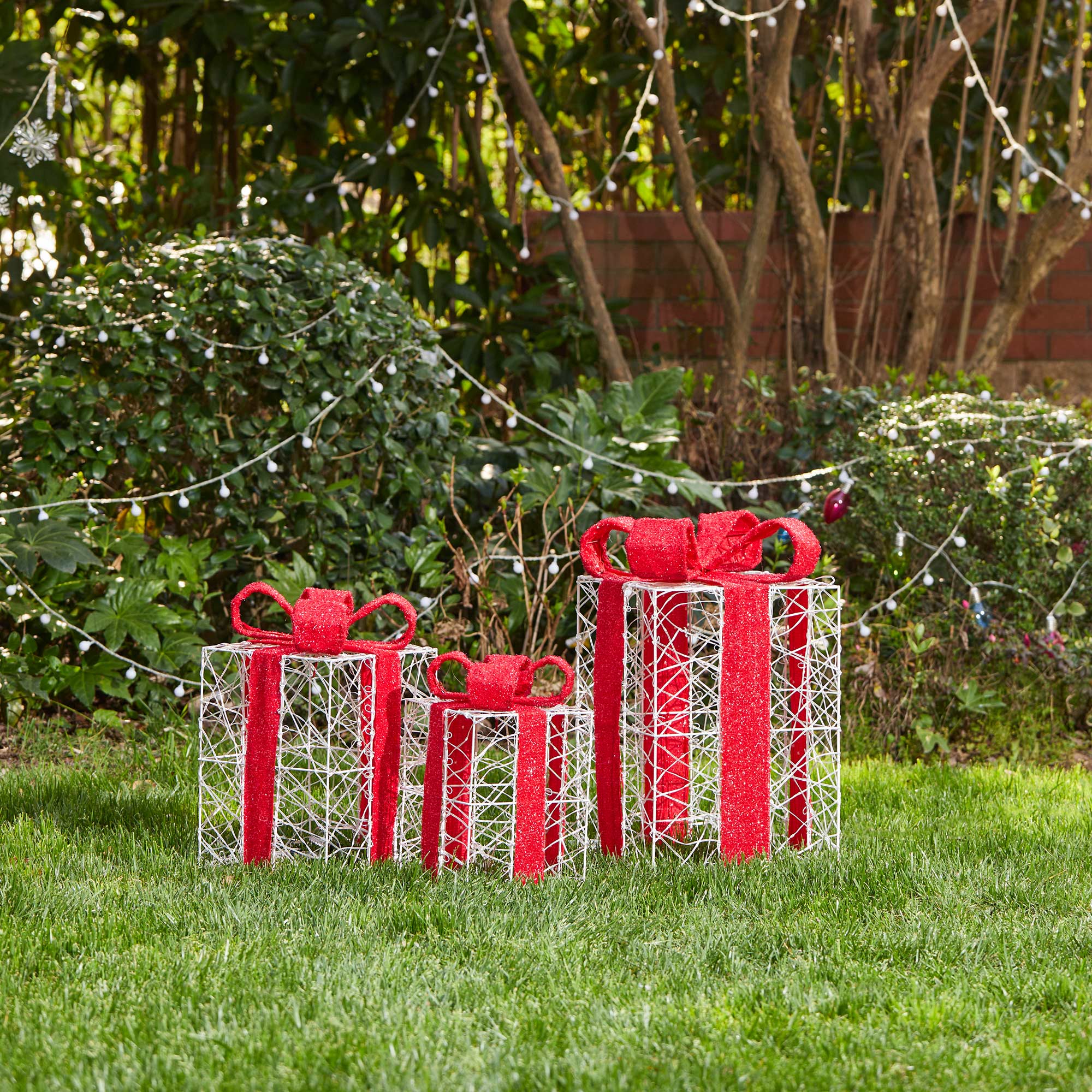Glitzhome&#xAE; Lighted Christmas Crystal White 3D Giftbox Outdoor D&#xE9;cor Set