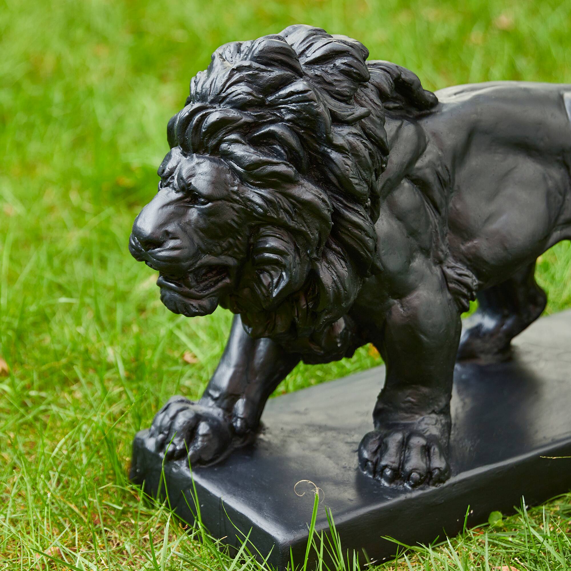 Glitzhome&#xAE; 24.5&#x22; Walking Lion Garden Statue