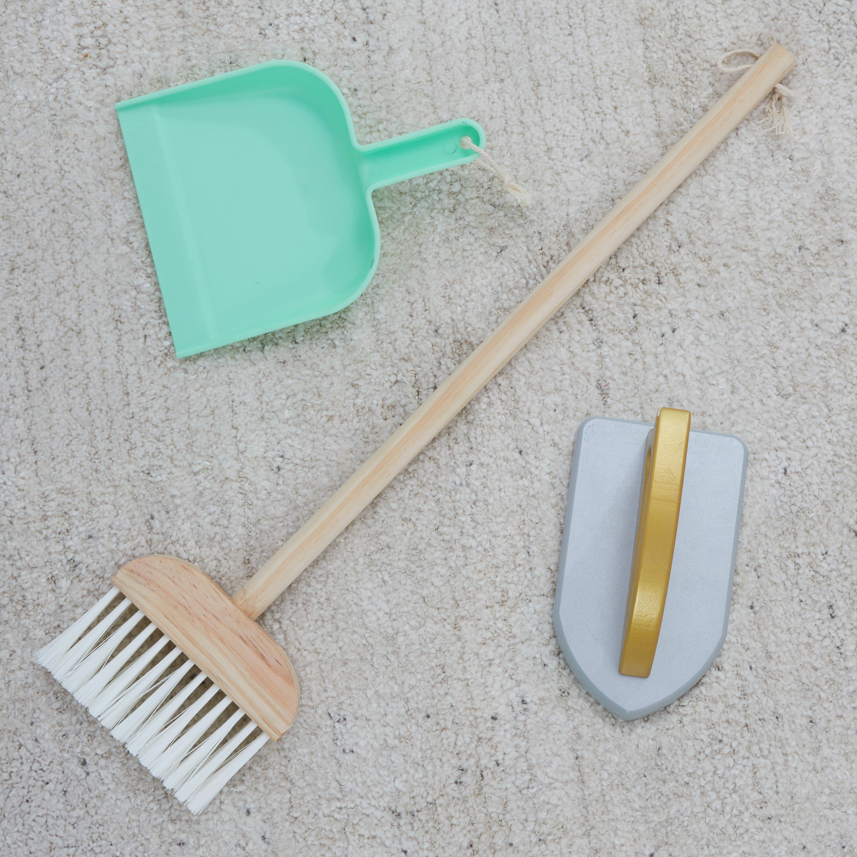 KidKraft Wooden Laundry Play Set with Stacking Washer & Dryer Toy & 4 Accessories