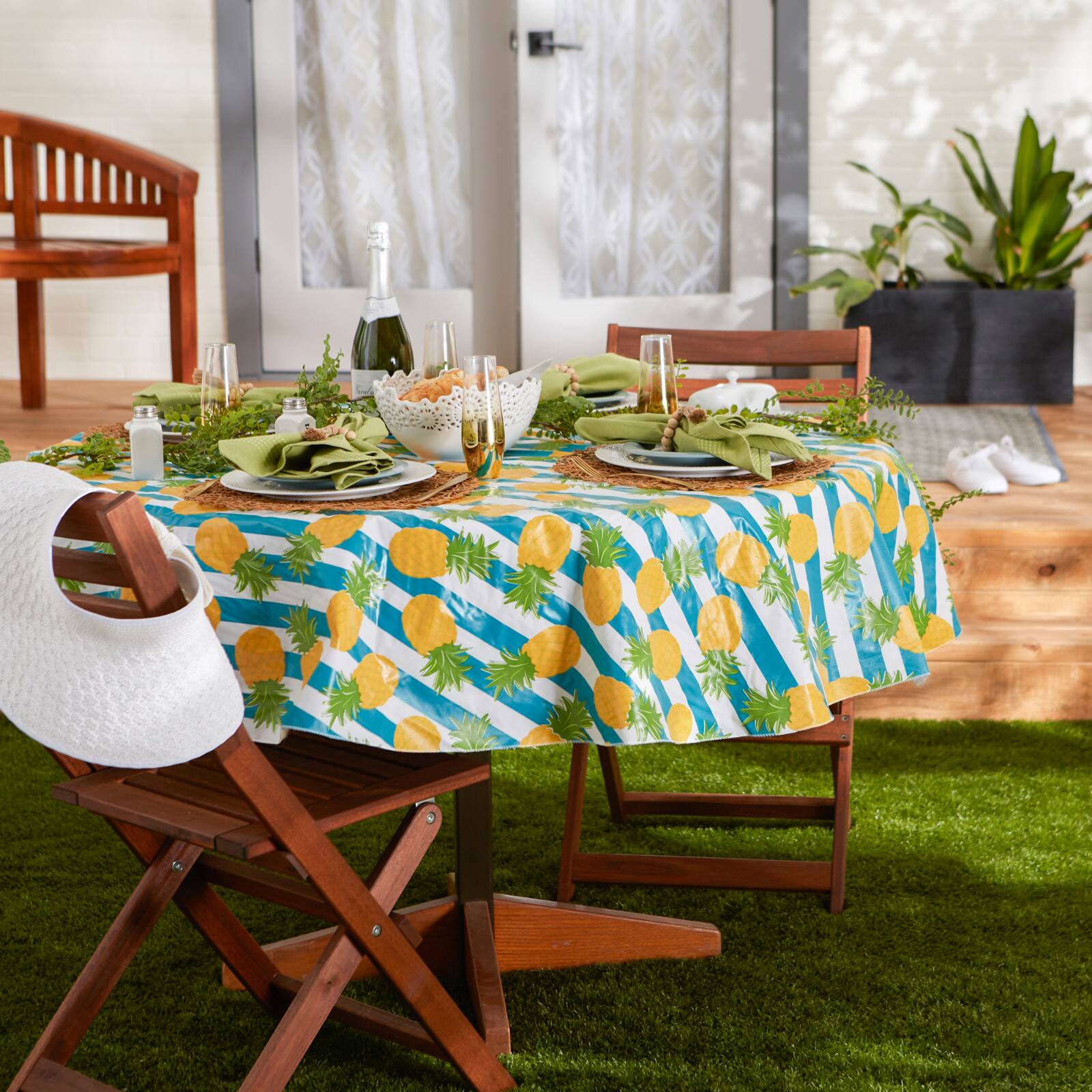 Pineapple Vinyl Tablecloth 70" Round