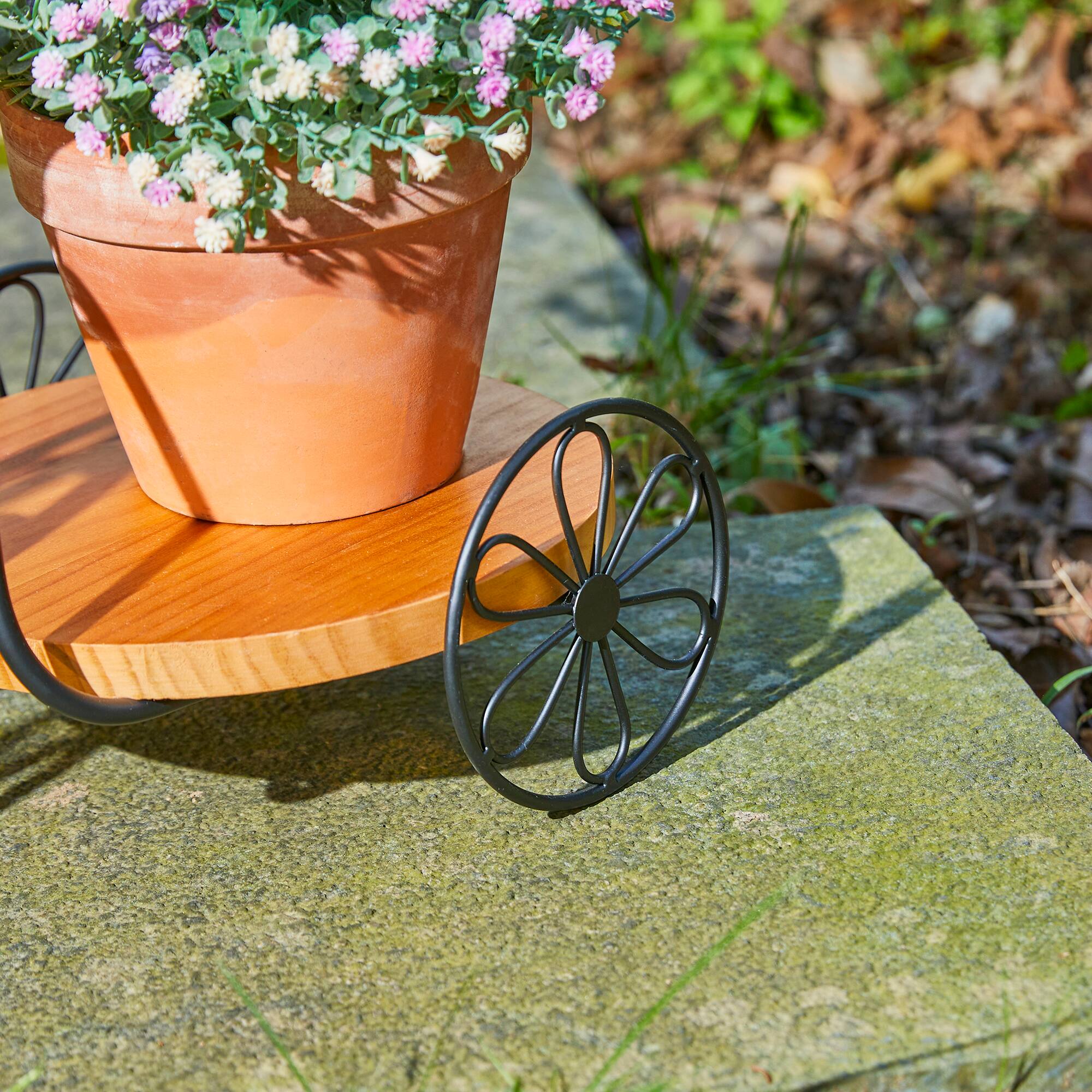 Glitzhome&#xAE; 18&#x22; Black Metal Tricycle Planter Stand with Solid Wood Tray