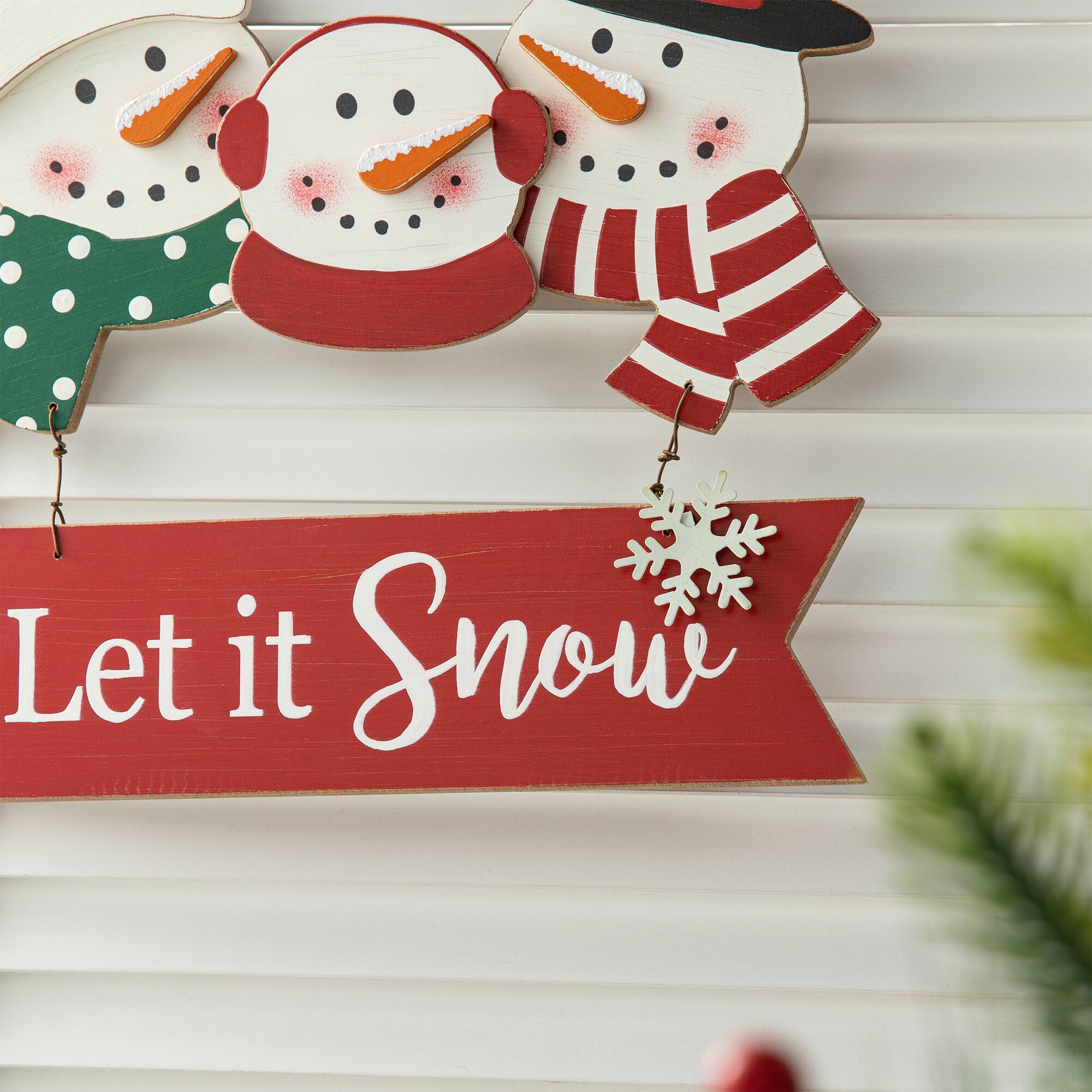 Glitzhome&#xAE; 12.75&#x22; Christmas Snowman Family Wall D&#xE9;cor
