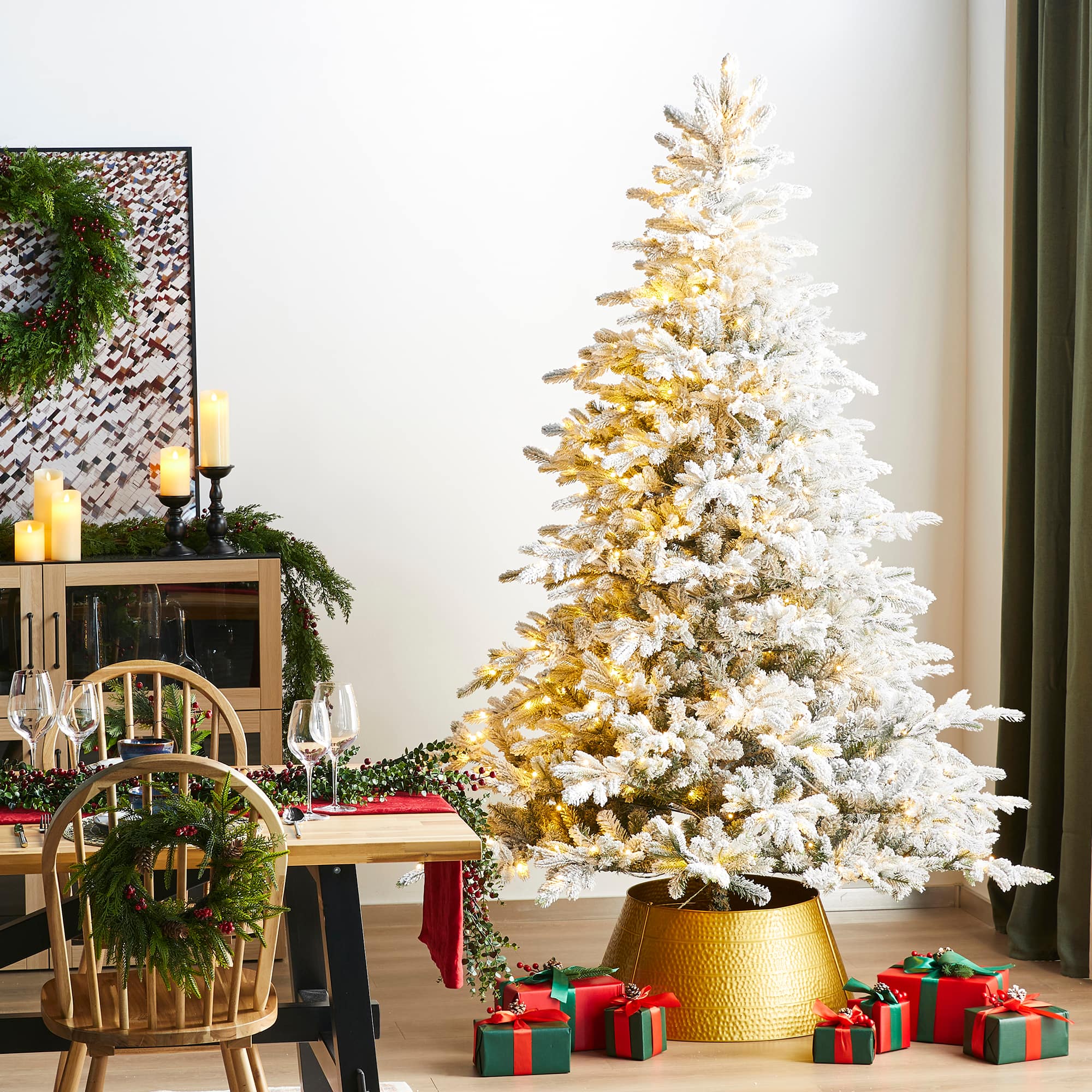 Glitzhome&#xAE; 7.5ft Pre-Lit Flocked Full Fir Artificial Christmas Tree, Multicolor LED Lights
