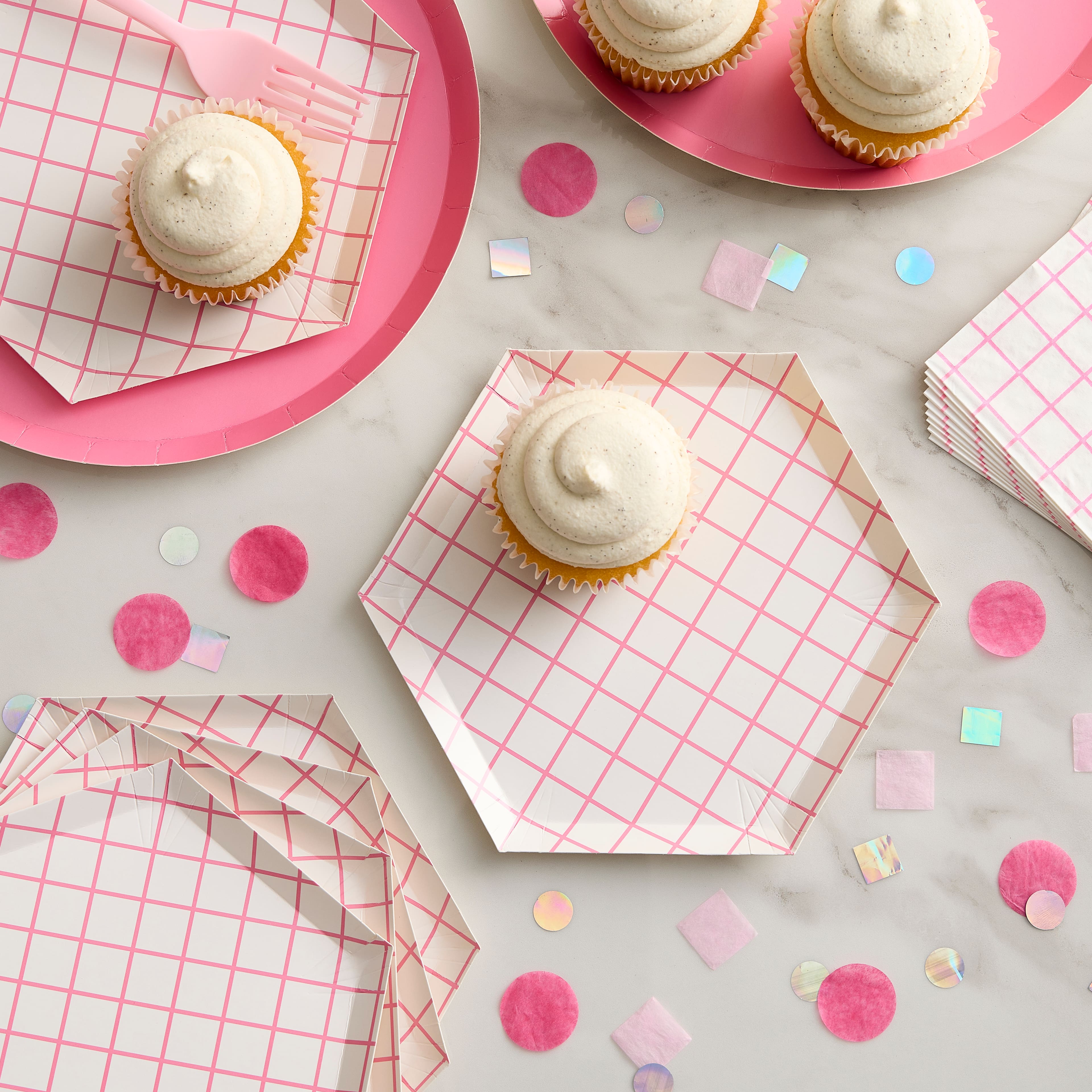 7.5&#x22; Grid Hexagon Paper Plates by Celebrate It&#x2122;, 10ct.