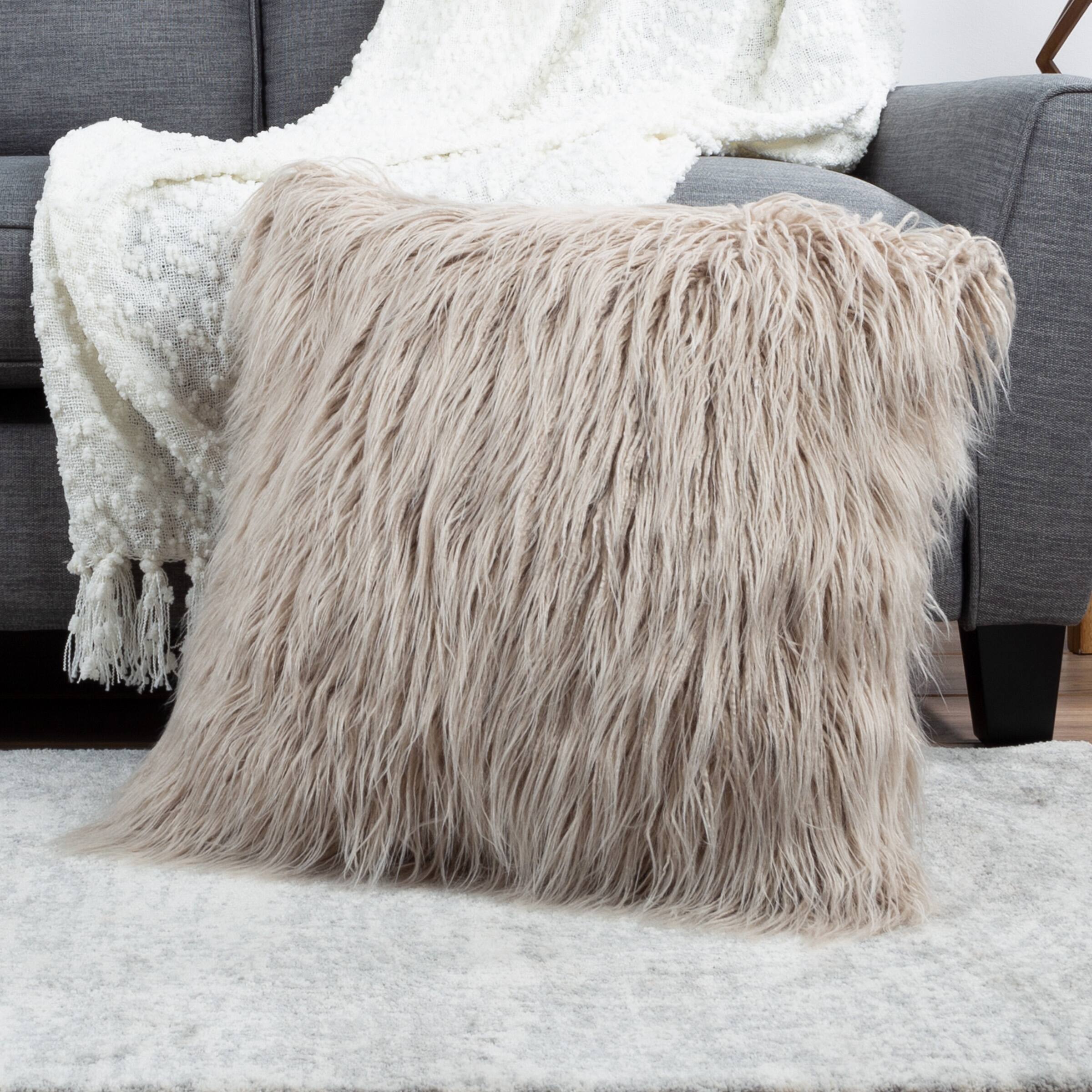 Hastings Home Mongolian Faux Fur Pillow, 22&#x22; x 22&#x22;