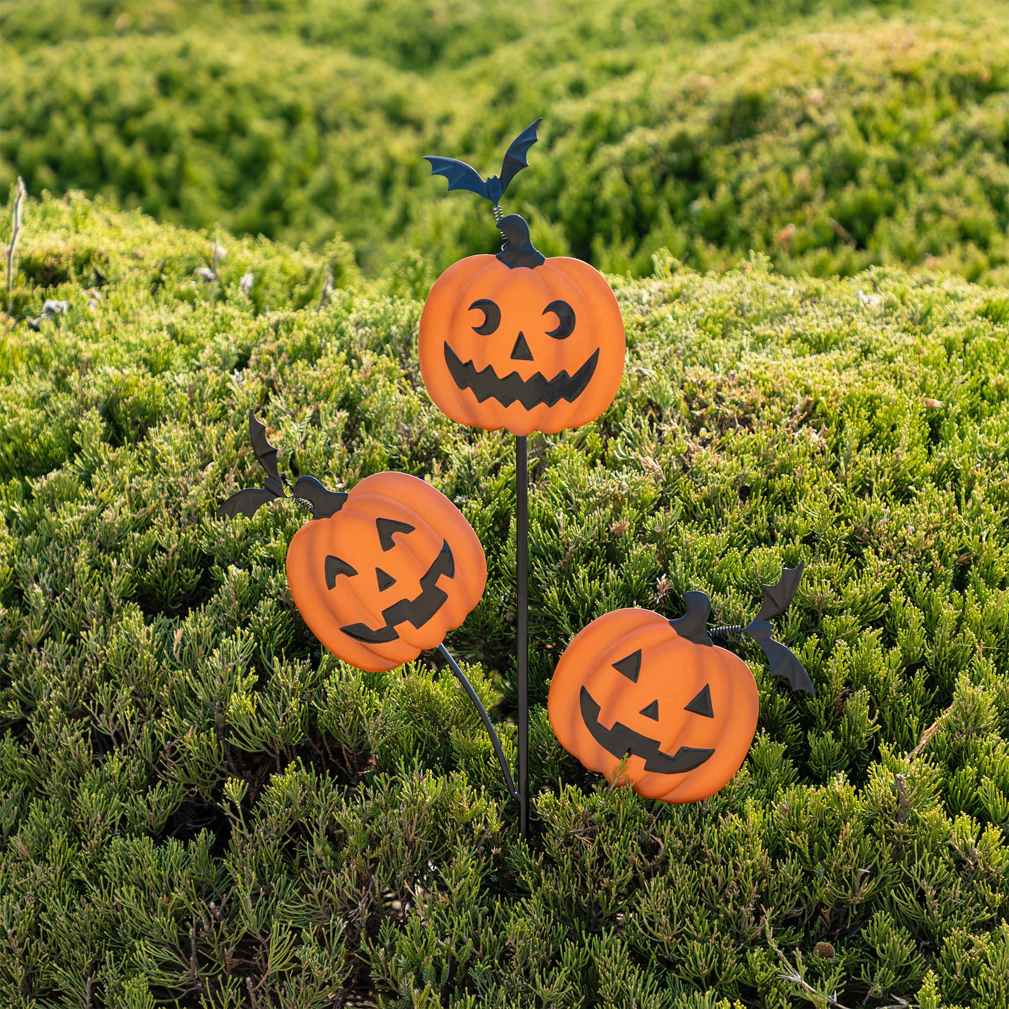 Glitzhome&#xAE; 39.5&#x22;H Halloween Metal Triple Pumpkin with Spring Bats Yard Stake