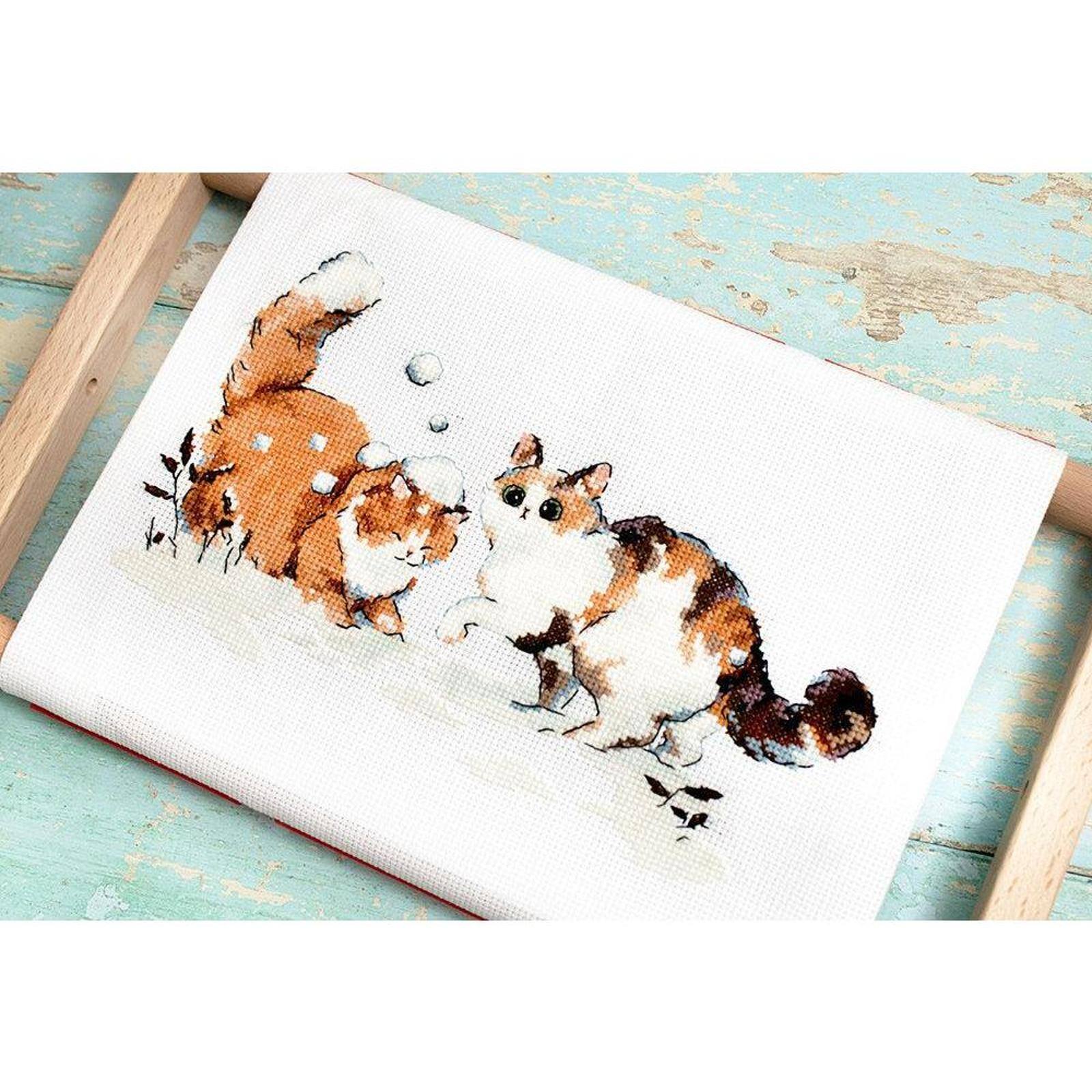 LetiStitch Winter Kitties Counted Cross Stitch Kit