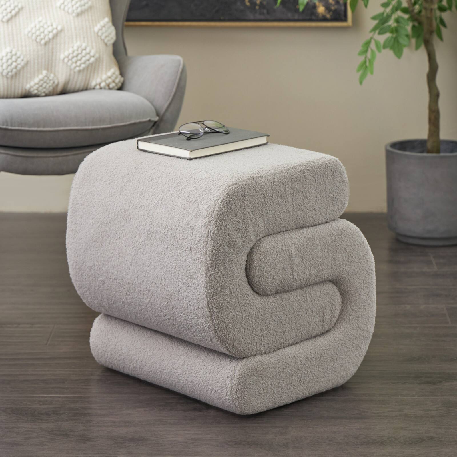 19" S-Shaped Room Ottoman with Connected Arches