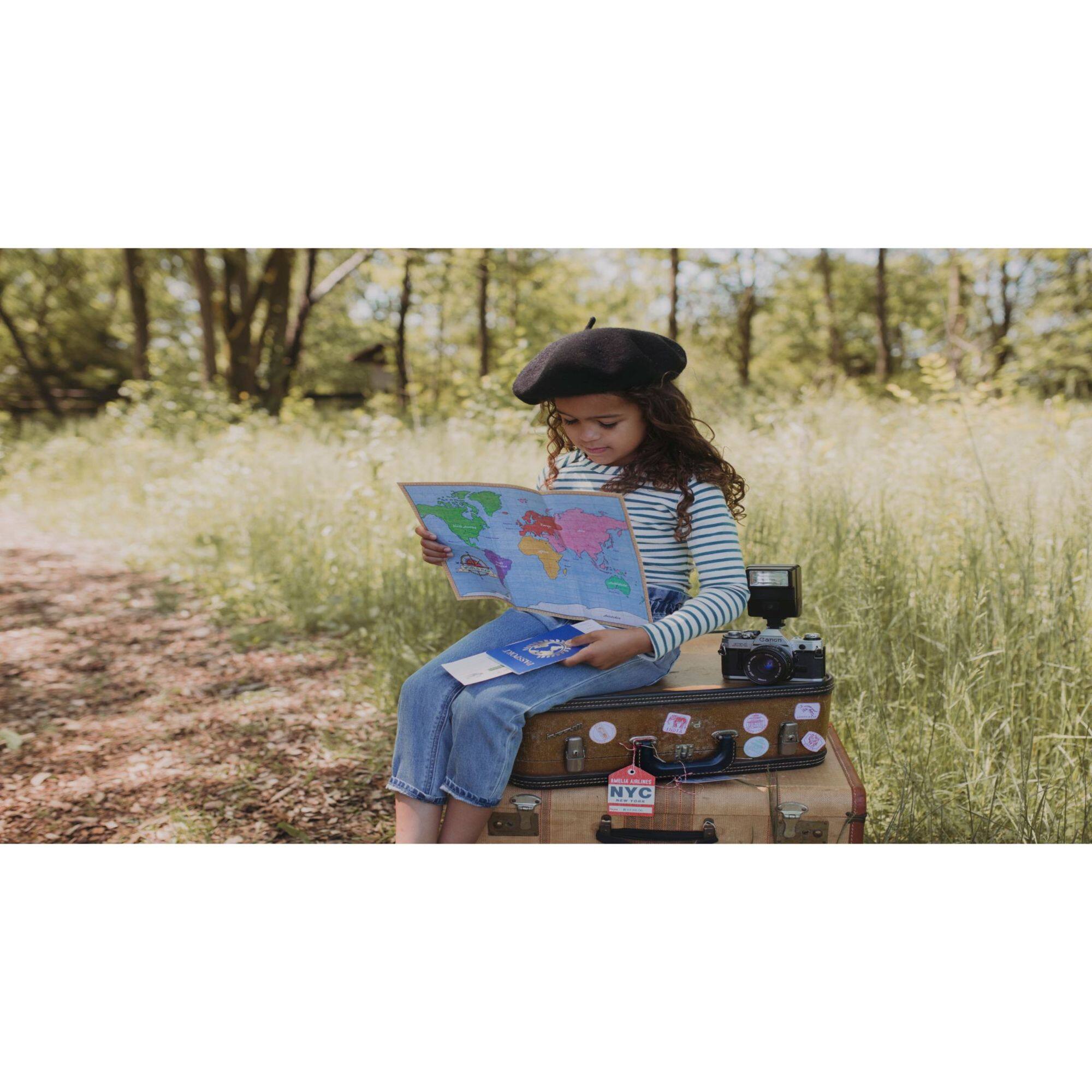 eeBoo World Traveler Pretend & Role Play Activity Set