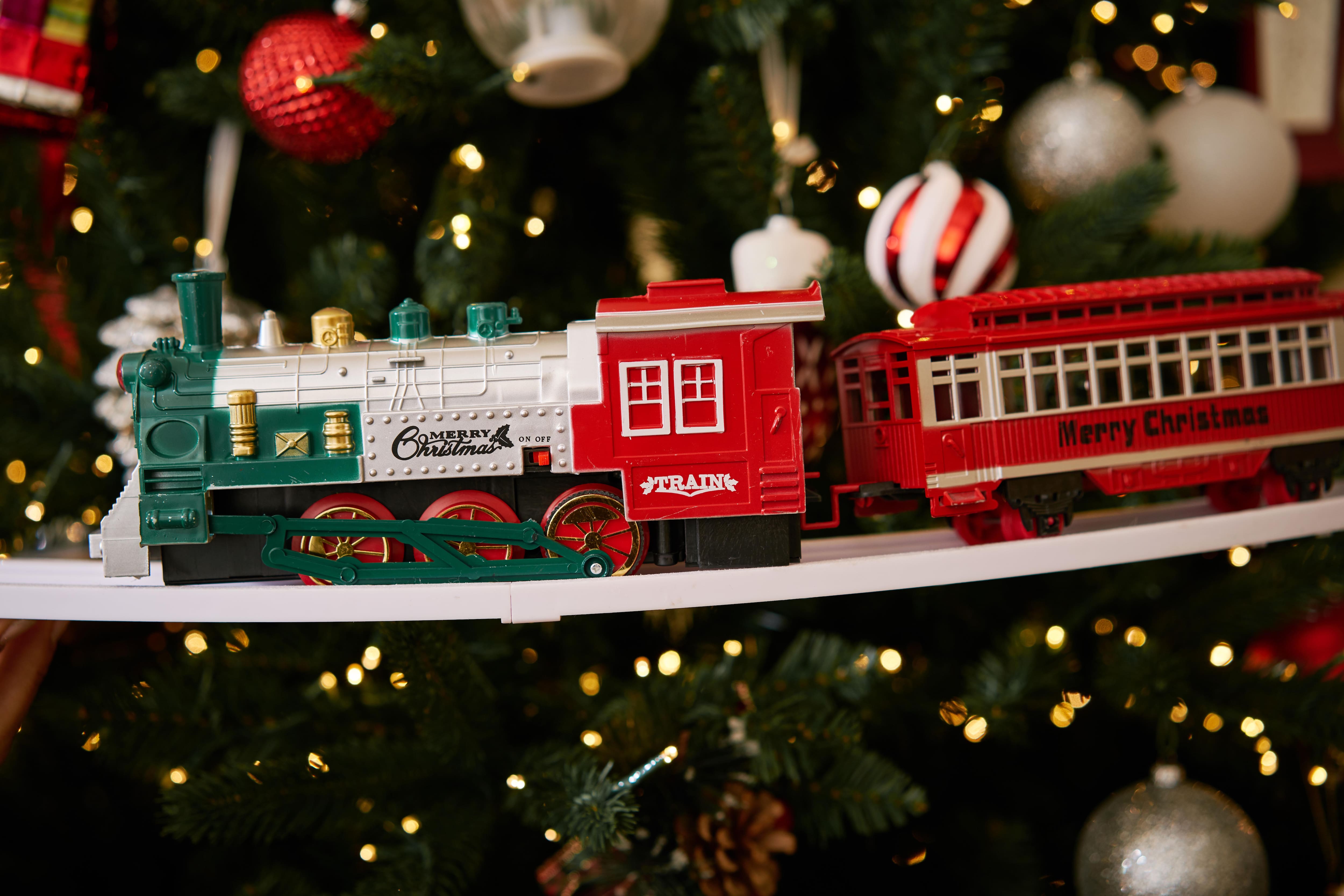 New Light Sounds ANIMATED CHRISTMAS TRAIN SET Holiday Decoration Mounts in Tree! 