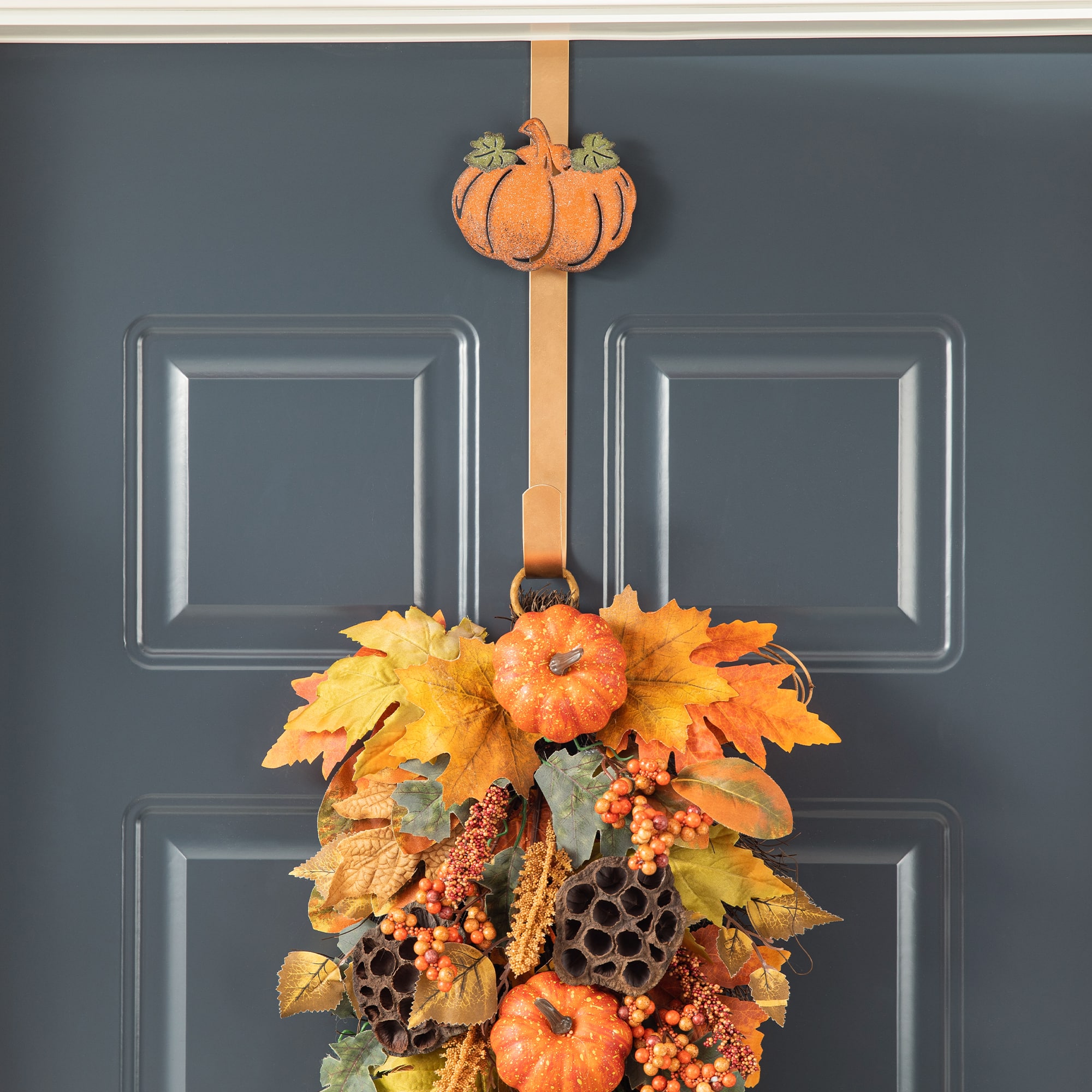 Glitzhome&#xAE; 14&#x22; Fall Metal Acorn, Leaf &#x26; Pumpkin Wreath Hanger Set