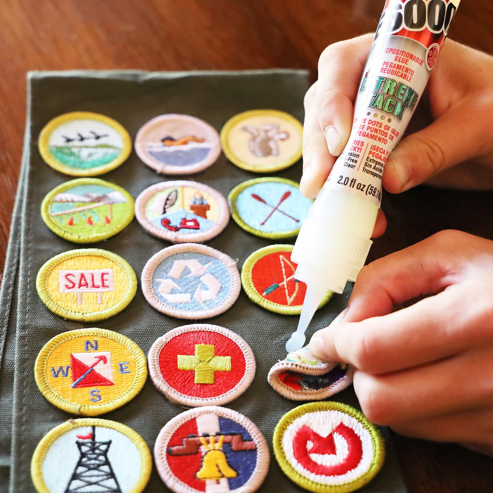 E6000® Extreme Tack® Hang Bottle