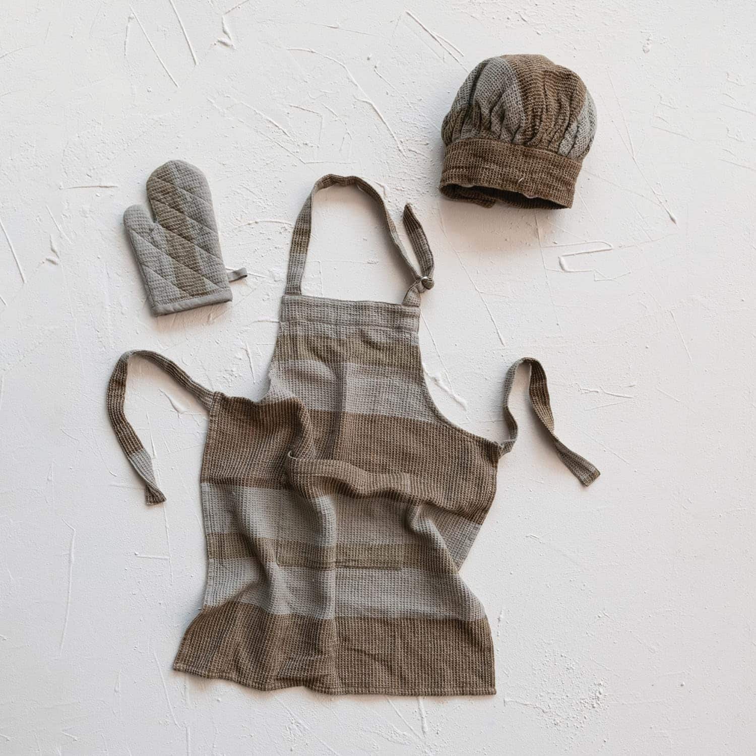 Hello Honey&#xAE; Beige &#x26; Gray Child Apron, Chef Hat &#x26; Oven Mitt Set