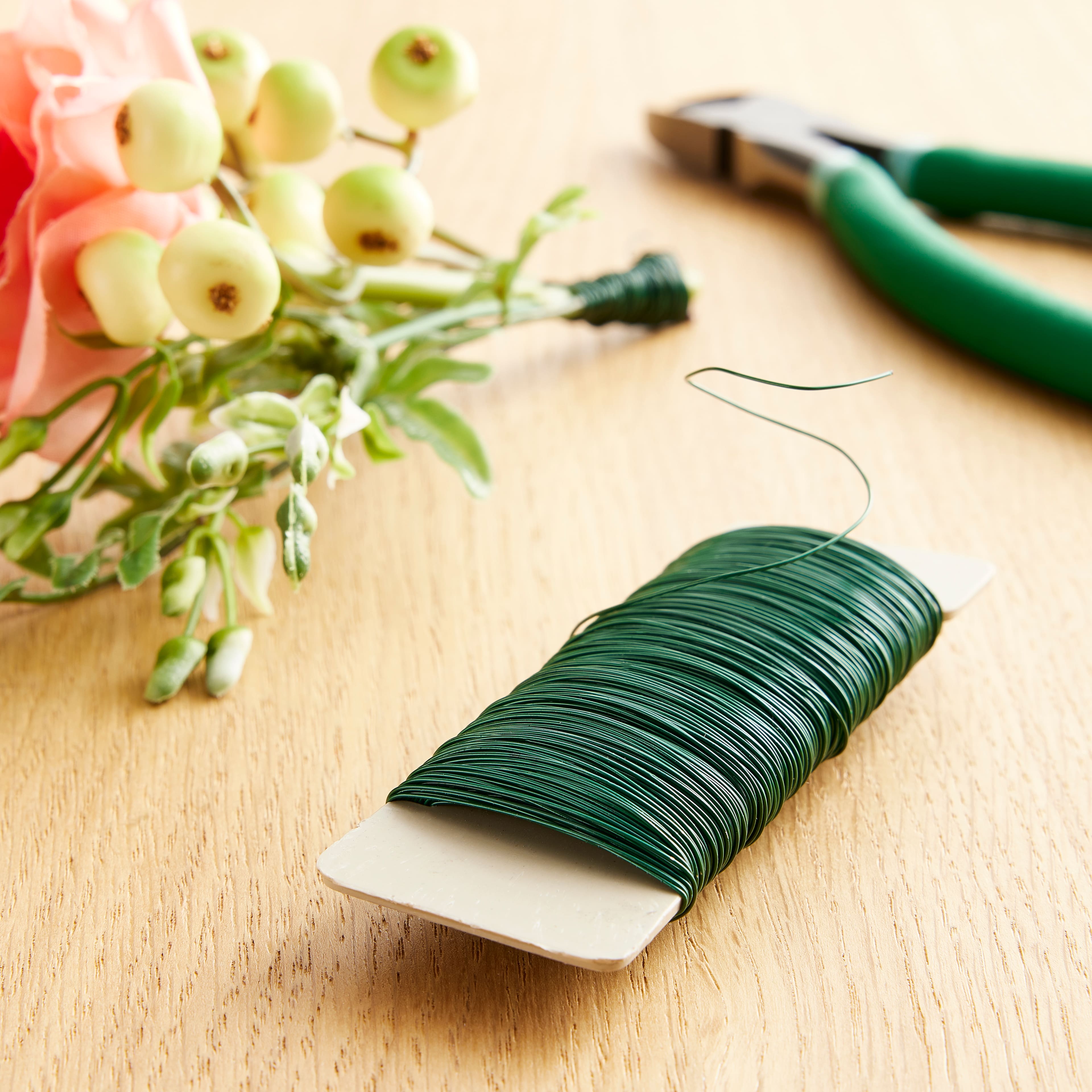 40 Pack: 26 Gauge Green Floral Paddle Wire by Ashland®