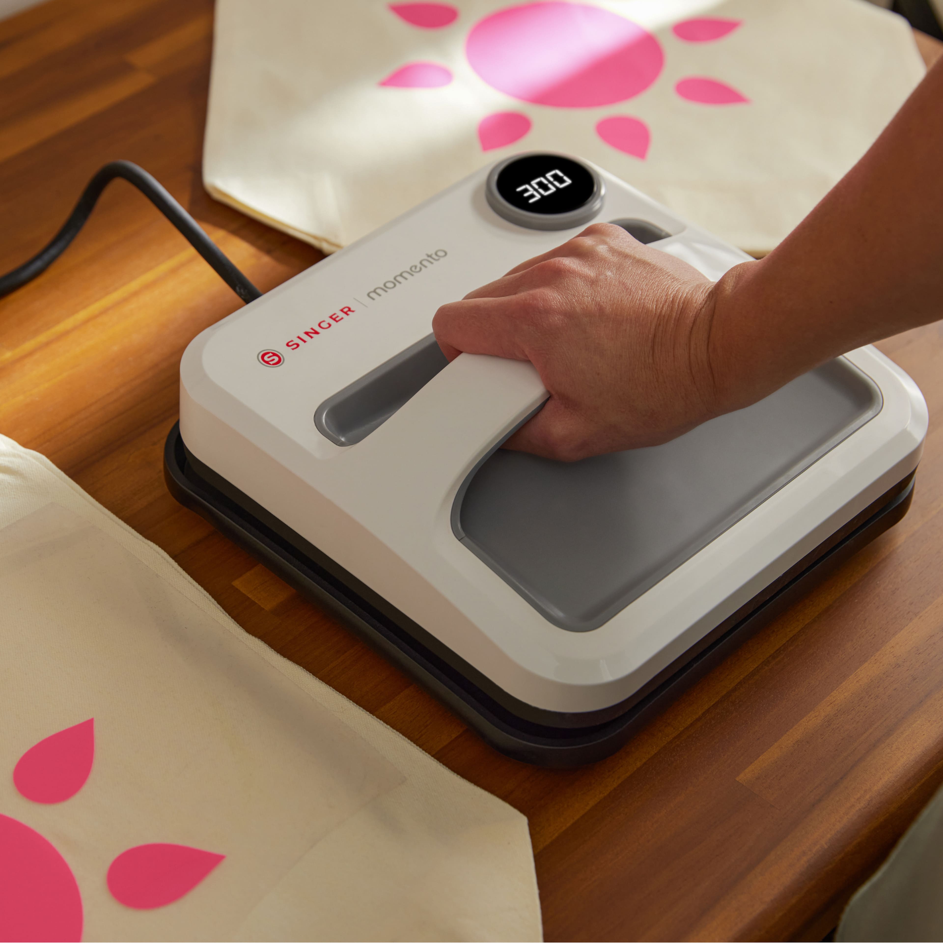 SINGER® MOMENTO™ Square Press