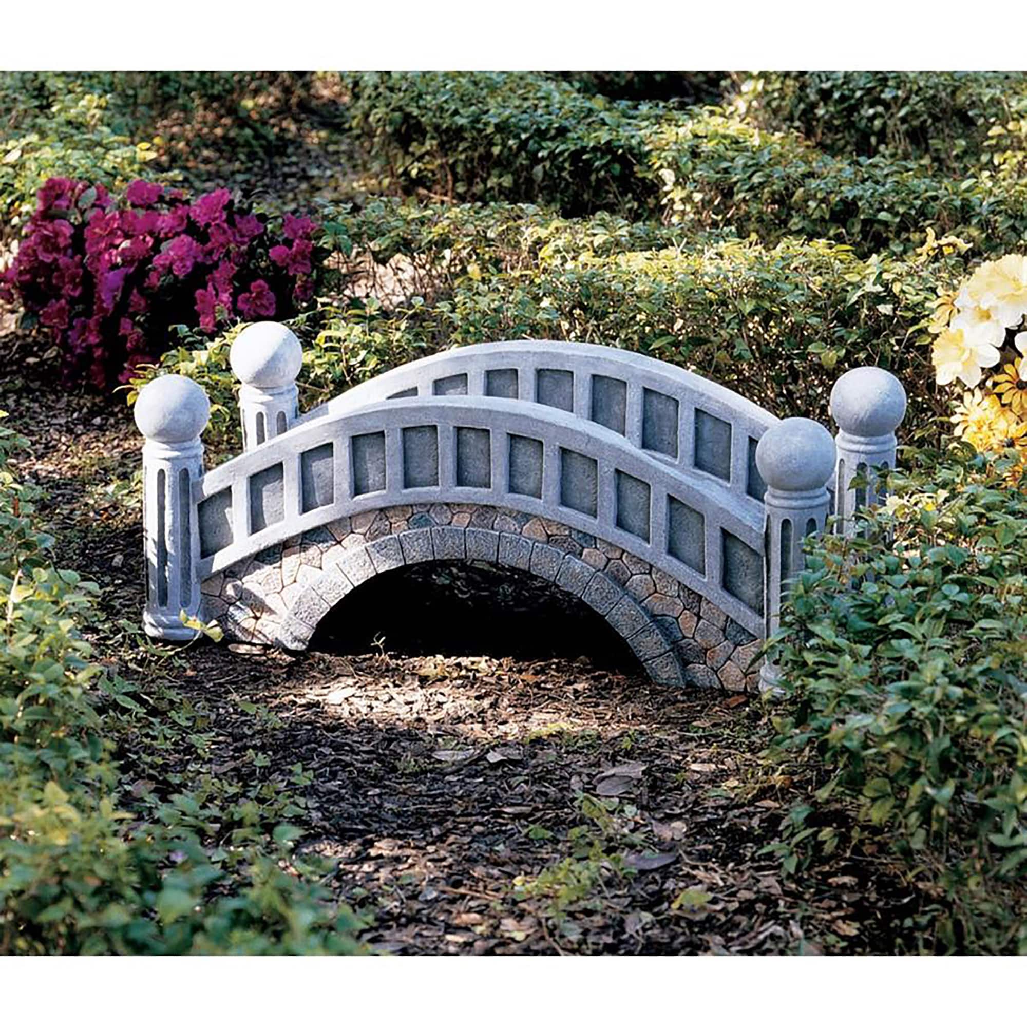 Design Toscano 3ft. Halfpence Cobblestone Bridge