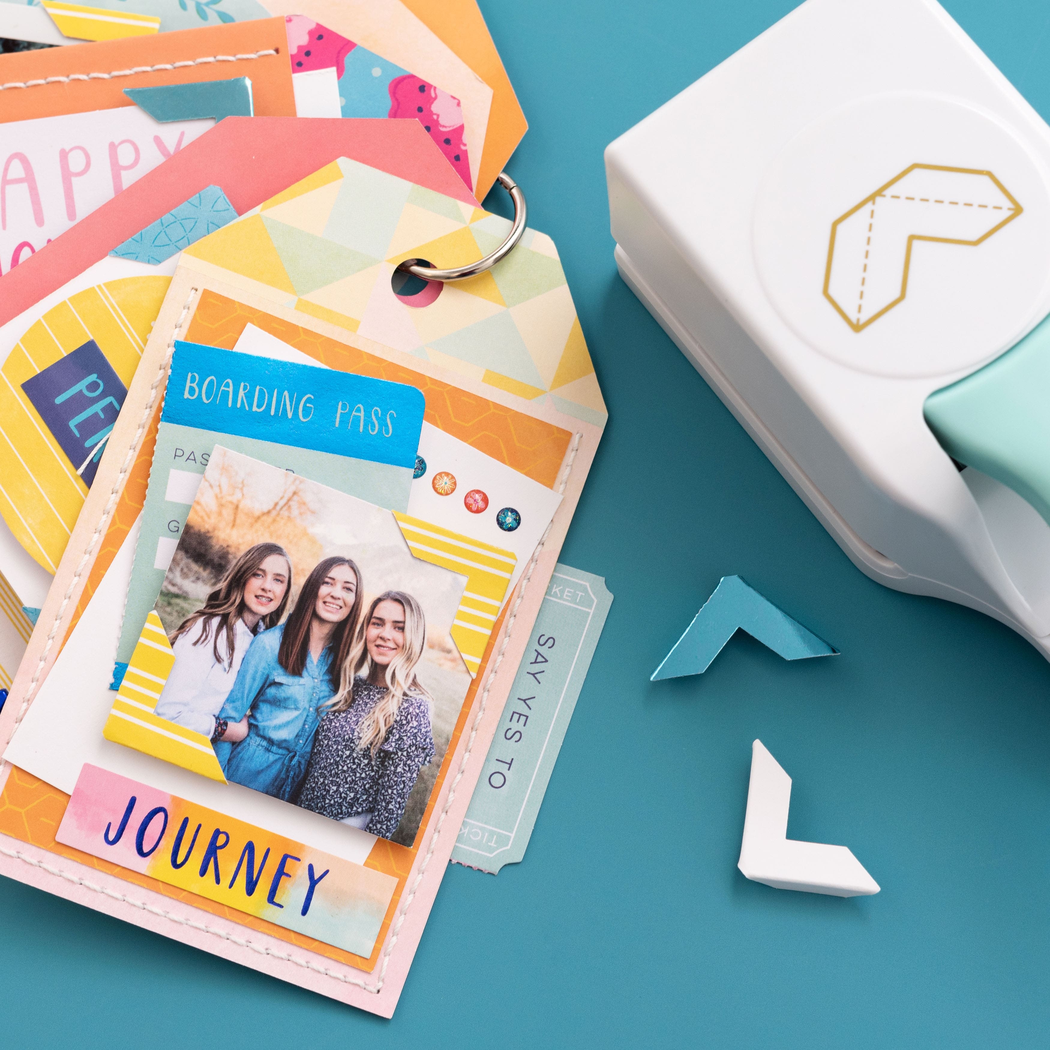 We R Memory Keepers&#xAE; Embossing Punch &#x2013; 1&#x22; Photo Corners