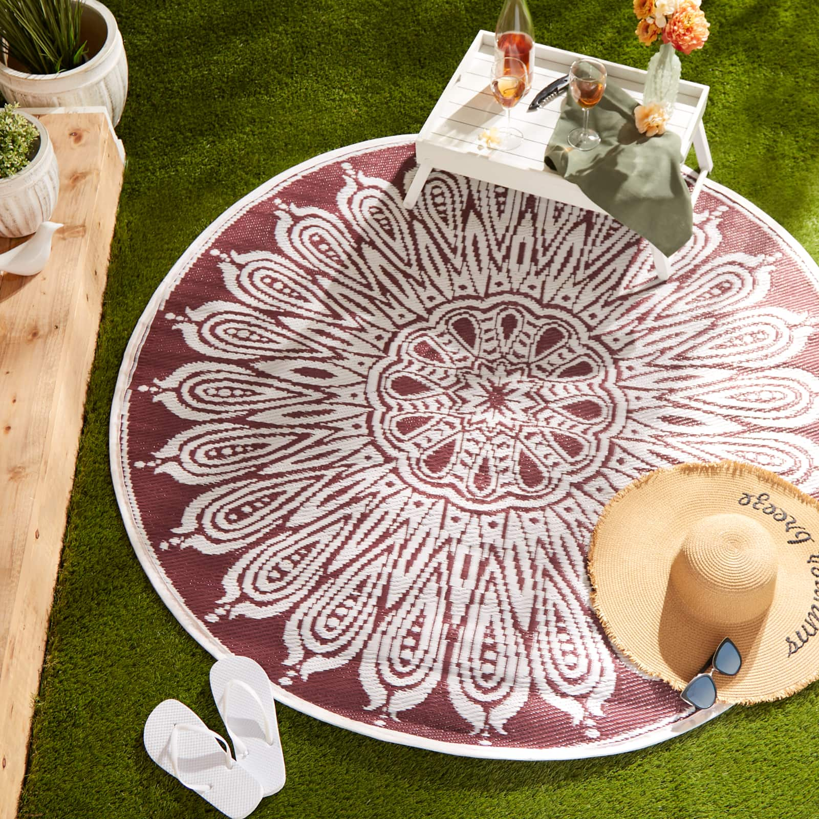 DII&#xAE; Round Sunflower Outdoor Rug, 5ft.