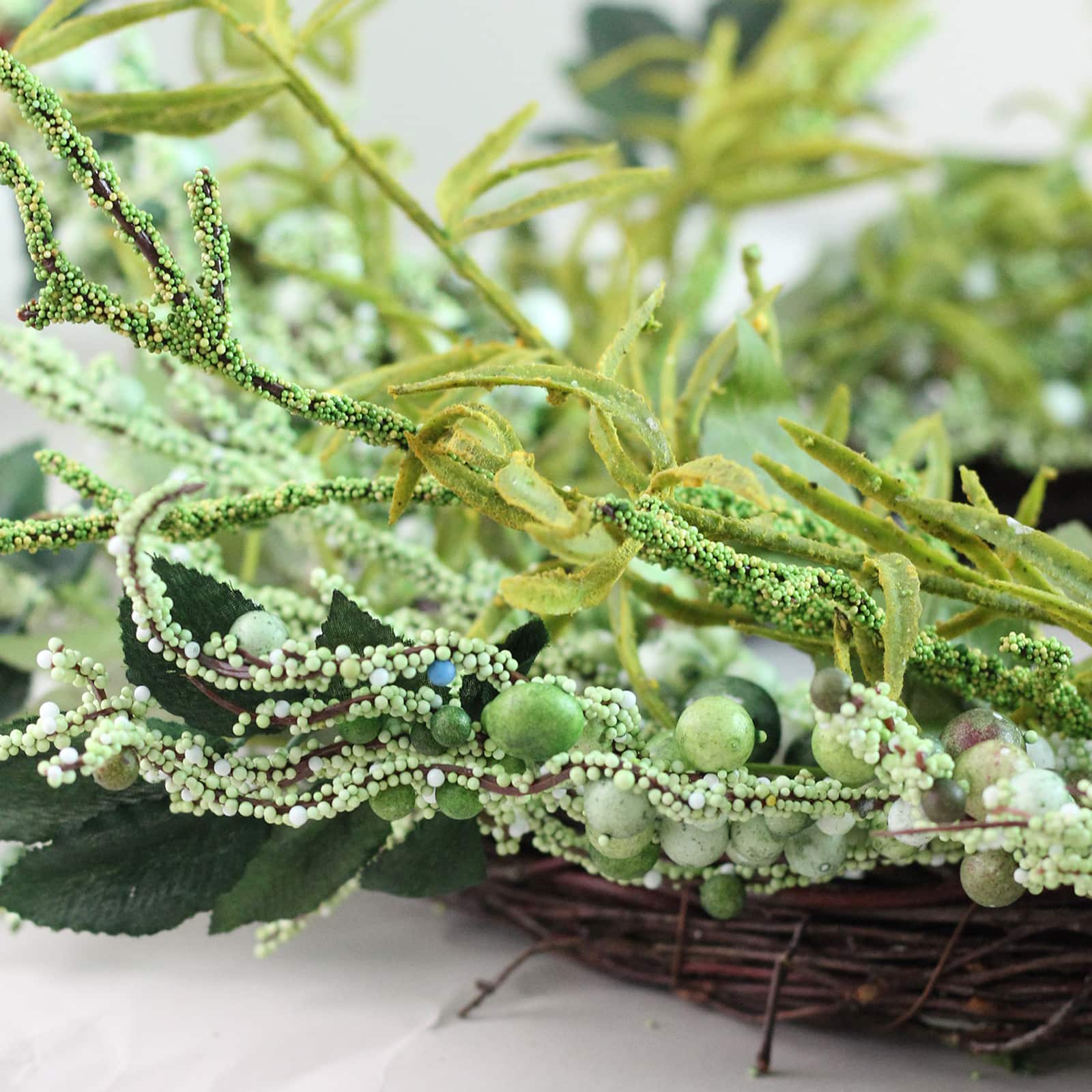 12&#x22; Spring Green Mixed Leaves Wreath 