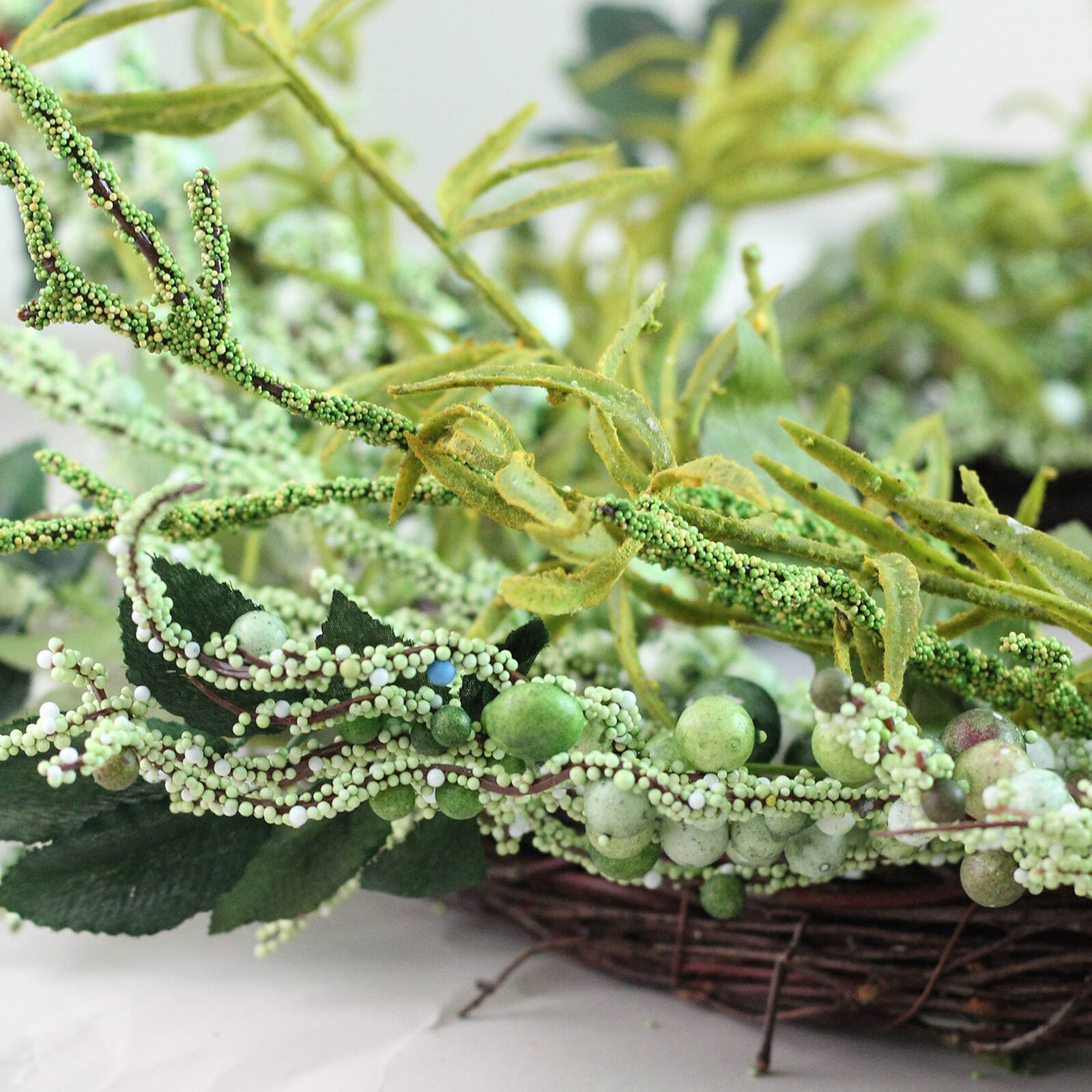 12" Spring Green Mixed Leaves Wreath
