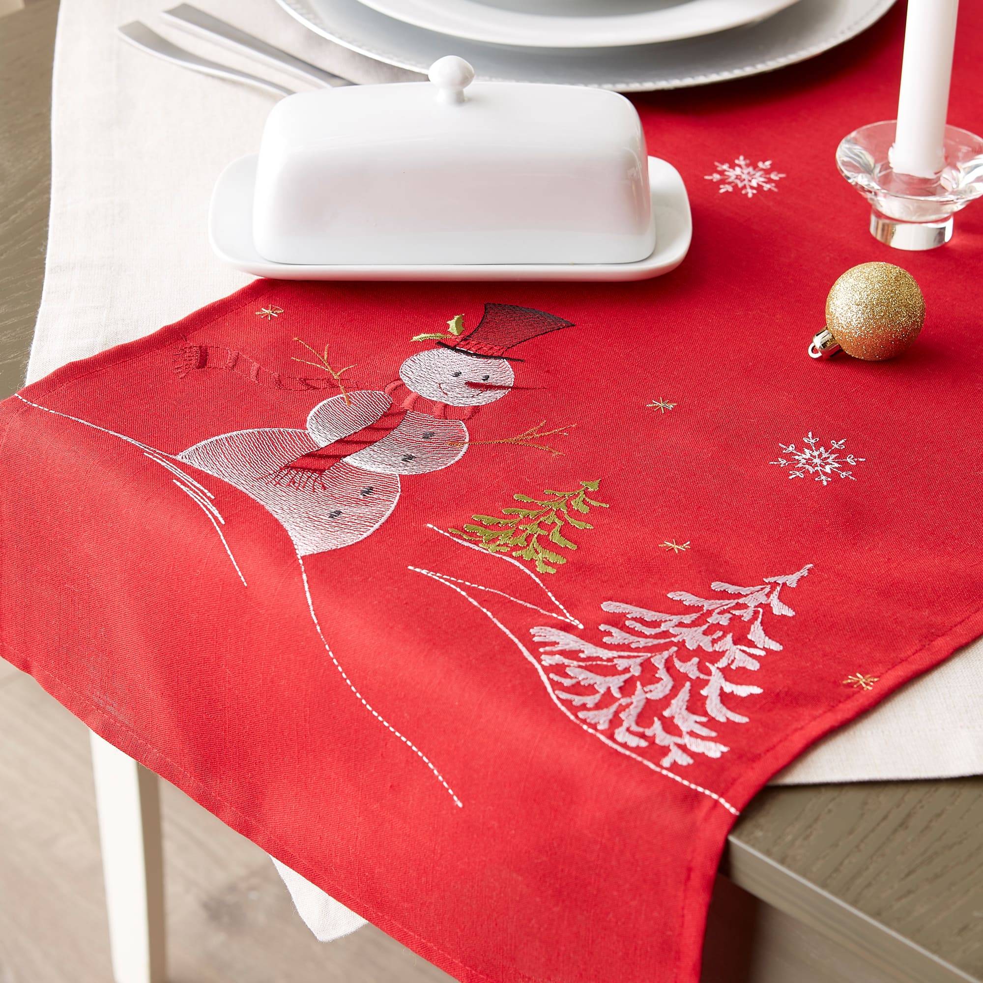 DII&#xAE; 70&#x22; Red Embroidered Snowman Table Runner