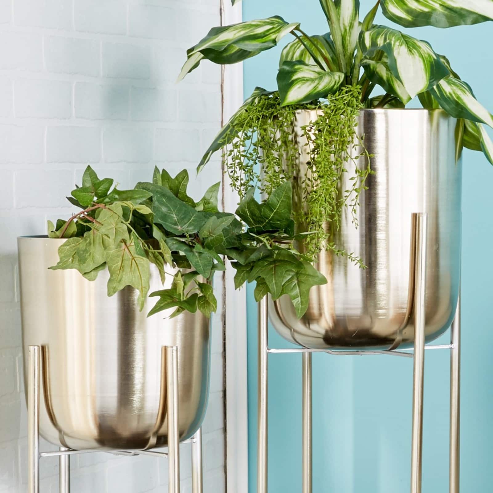 CosmoLiving by Cosmopolitan Silver Metal Tall Glam Planter Set