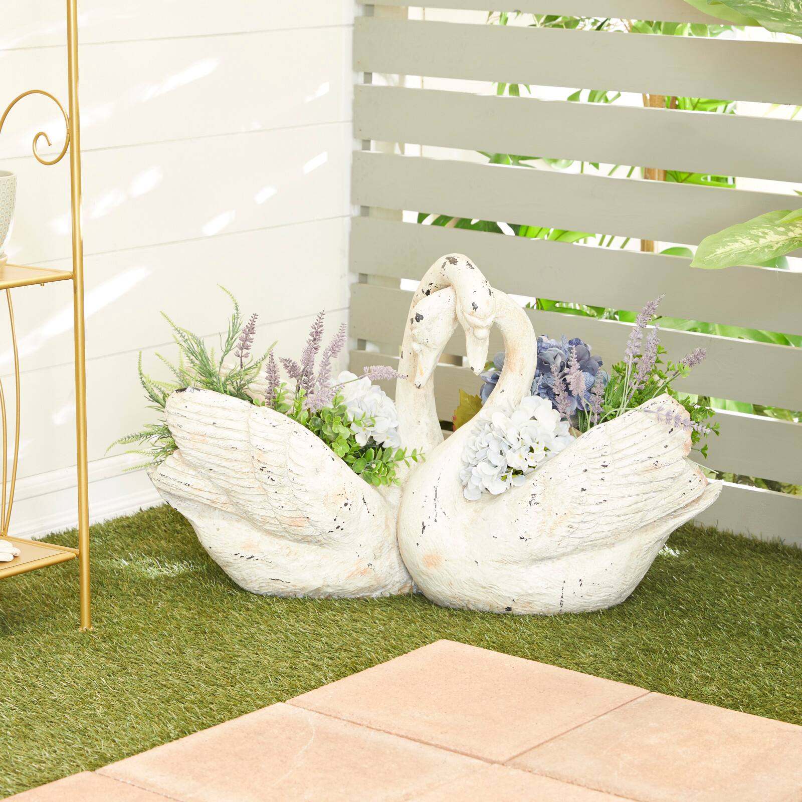 30&#x22; White Country Cottage Planter