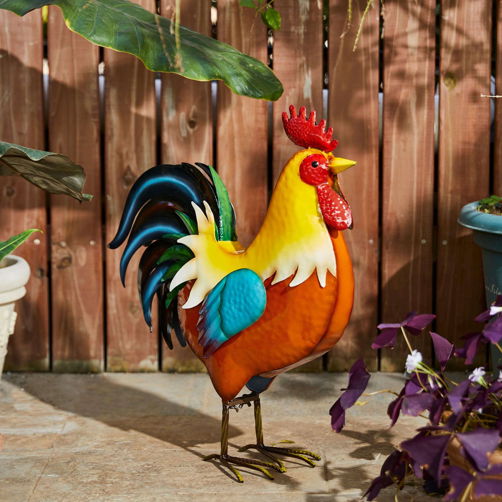 Glitzhome&#xAE; 21&#x22; Vibrant Standing Metal Rooster Garden Statue