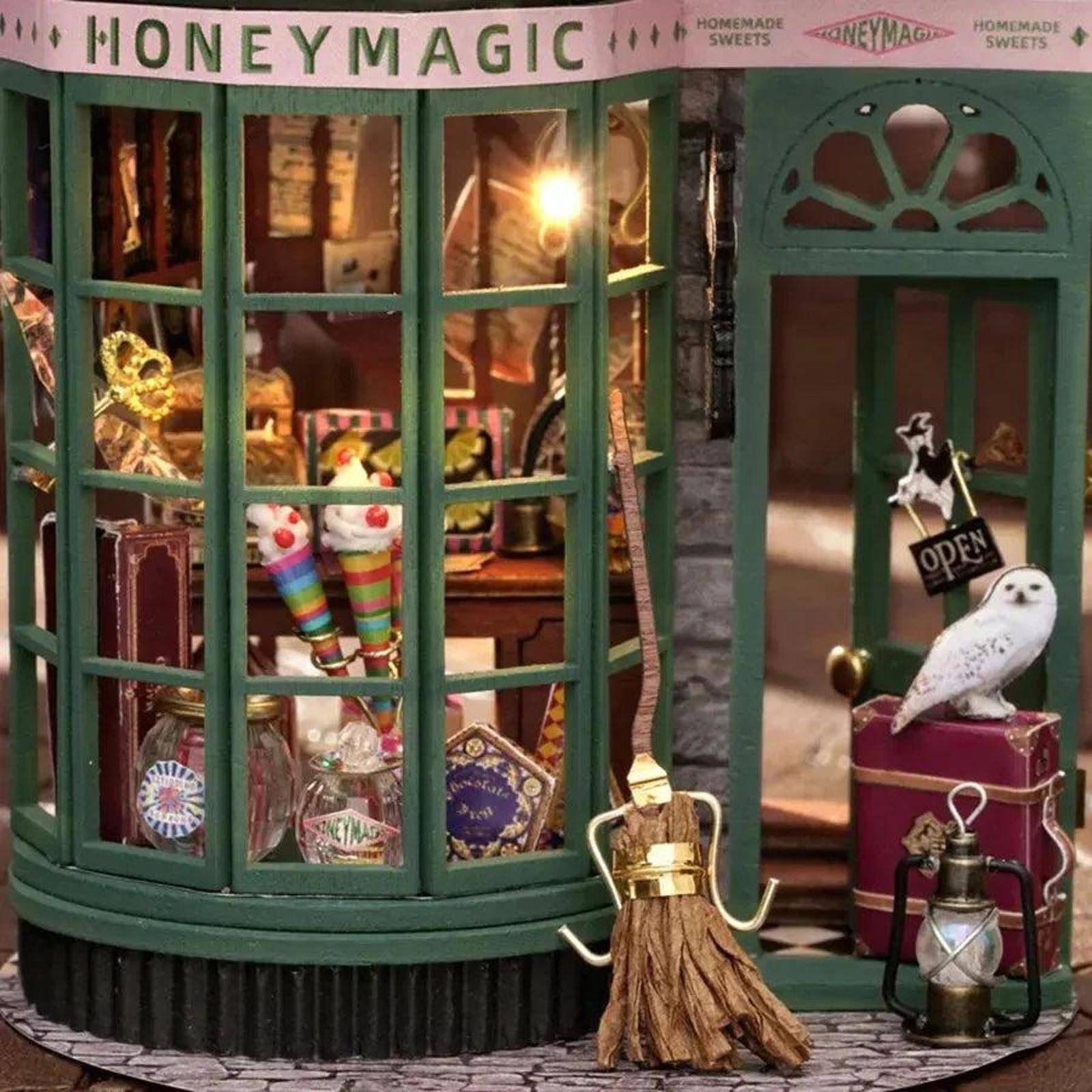 Wizardi Magic Shop Miniature Dollhouse Roombox Kit
