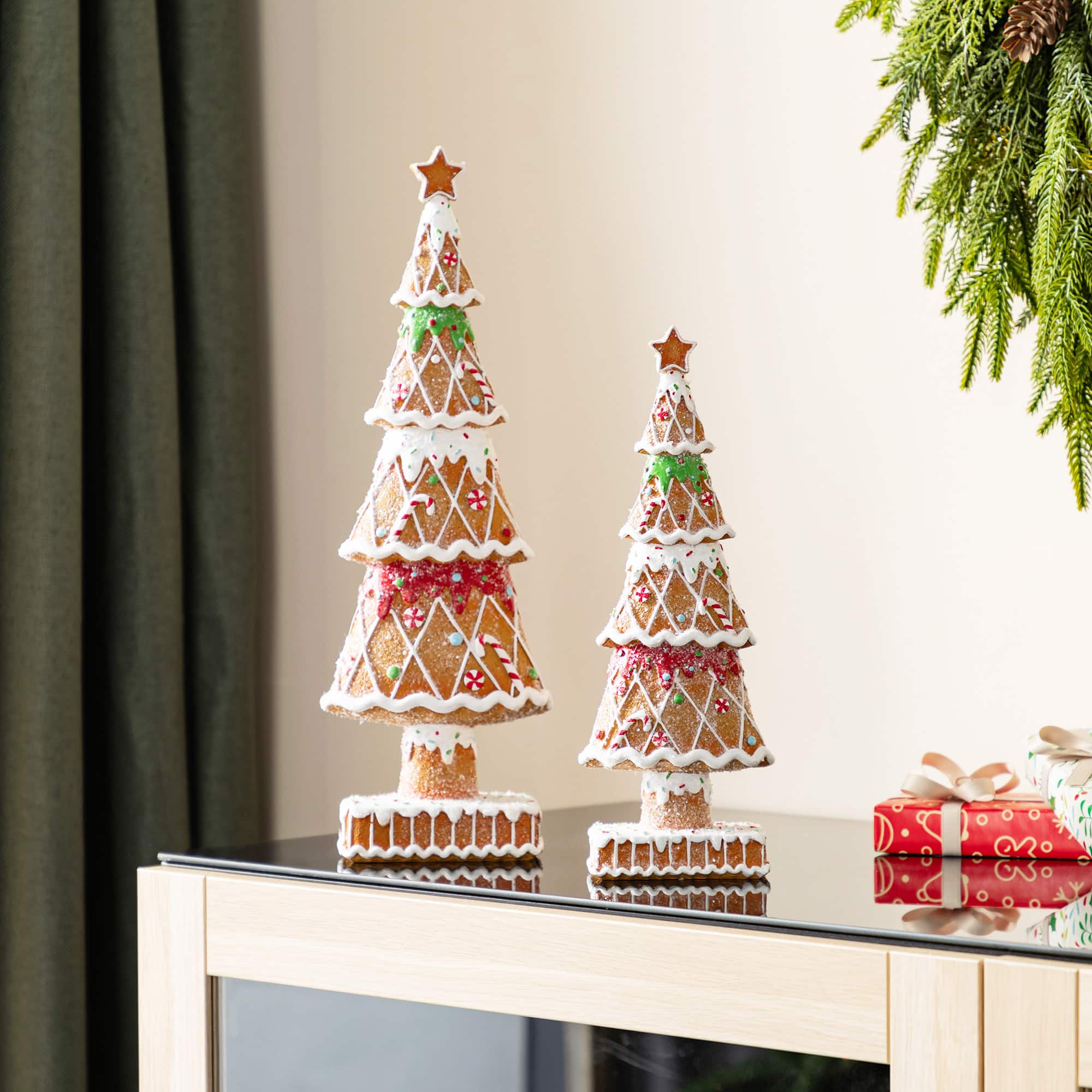 Glitzhome&#xAE; Resin Christmas Tree Table Decor Set