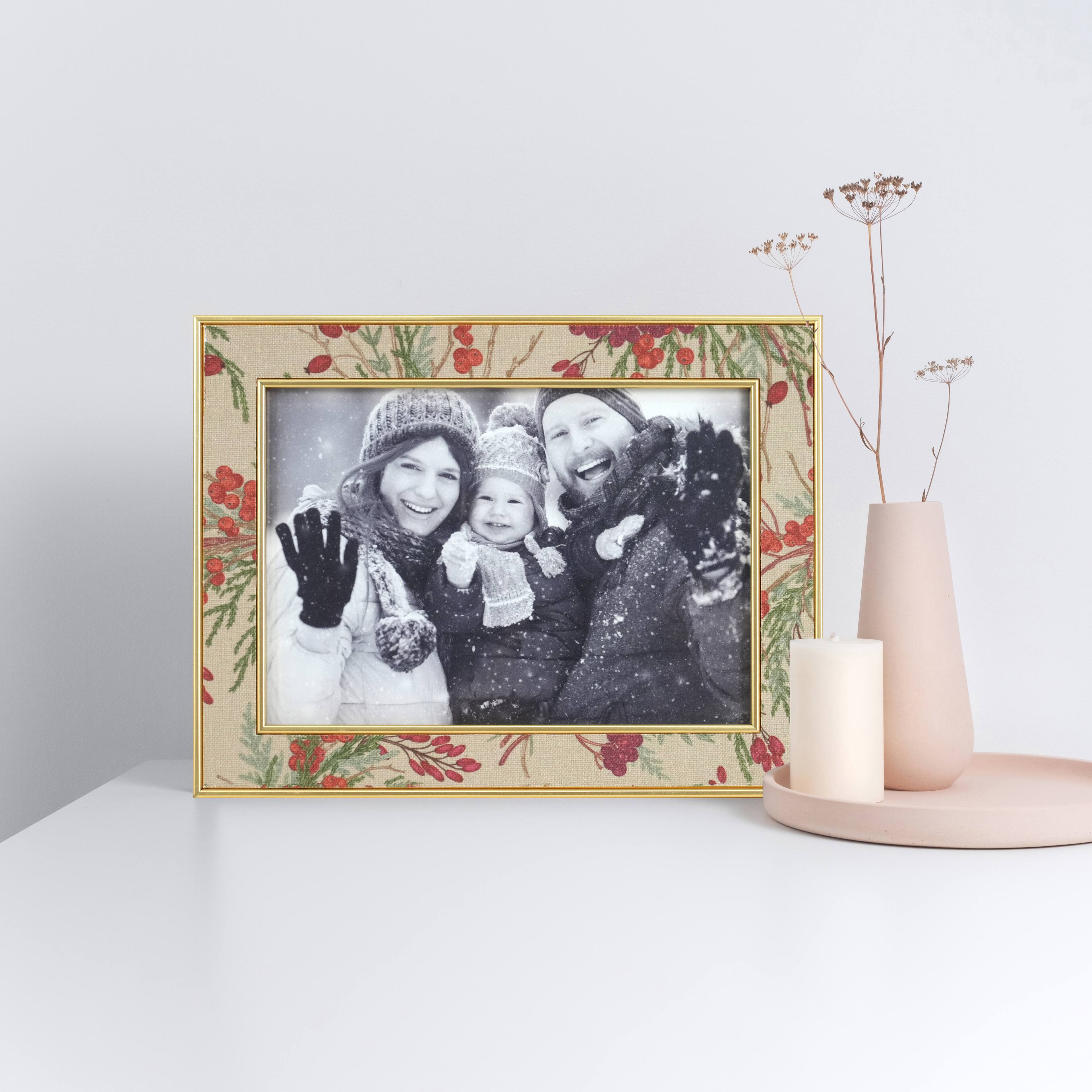 5&#x22; x 7&#x22; Holiday Pattern with Gold Edges Plastic Frame by Studio D&#xE9;cor&#xAE;