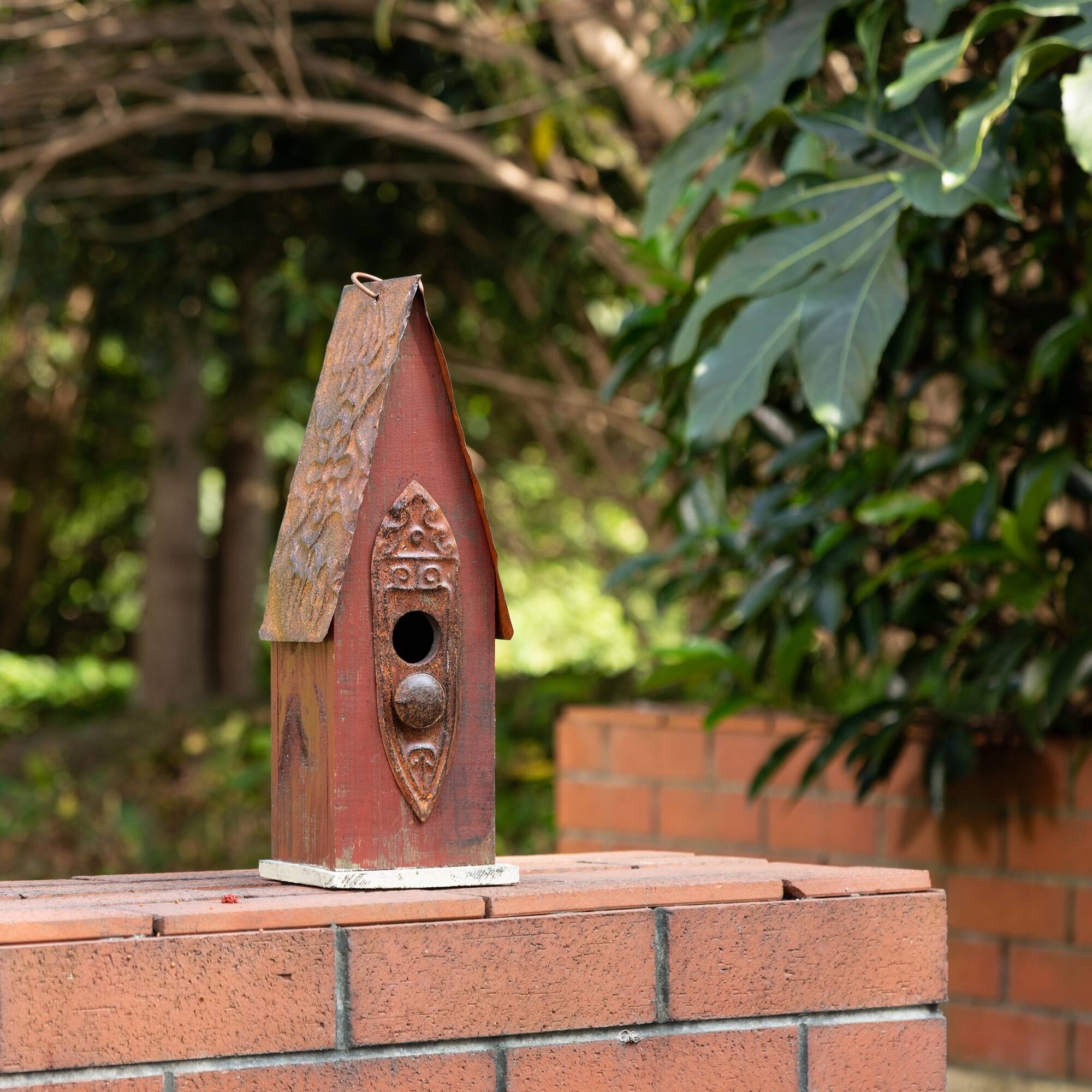 Glitzhome® 13.23'' Distressed Wooden Birdhouse