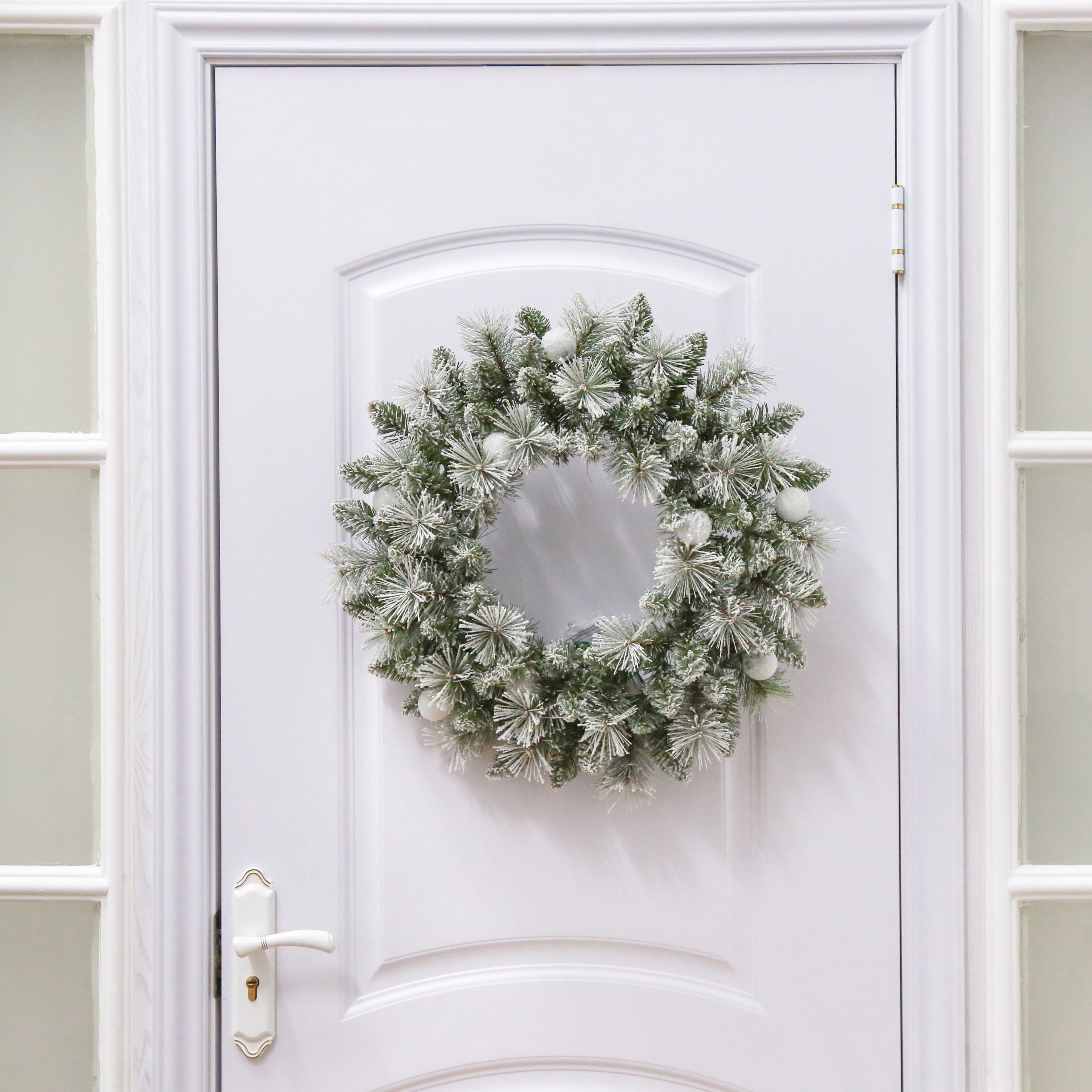 24&#x22; Pre-Lit Glacier Fir Wreath by Ashland&#xAE;