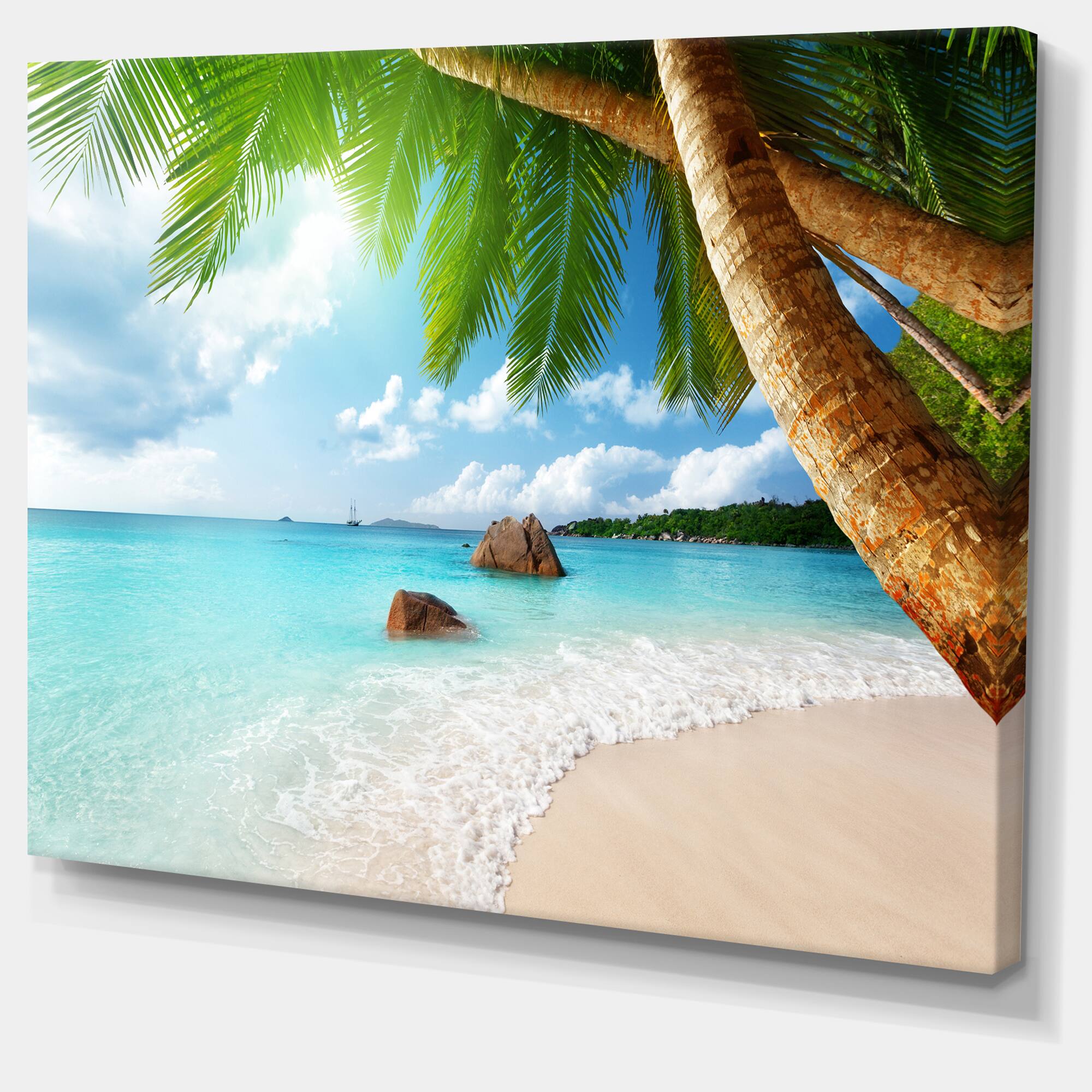 Designart - Praslin Island Seychelles Beach - Seashore Photo Canvas Print