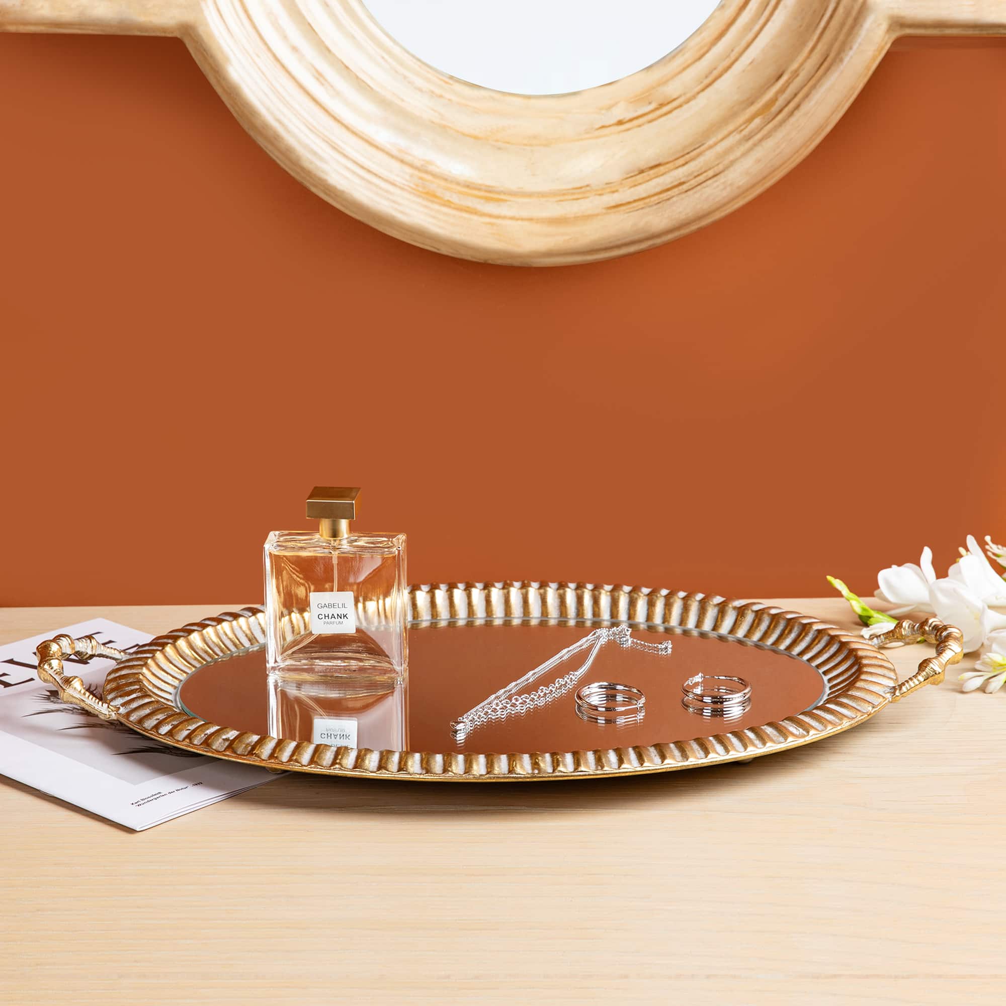 Glitzhome&#xAE; Gold Oval Metal Mirrored Decorative Trays Set