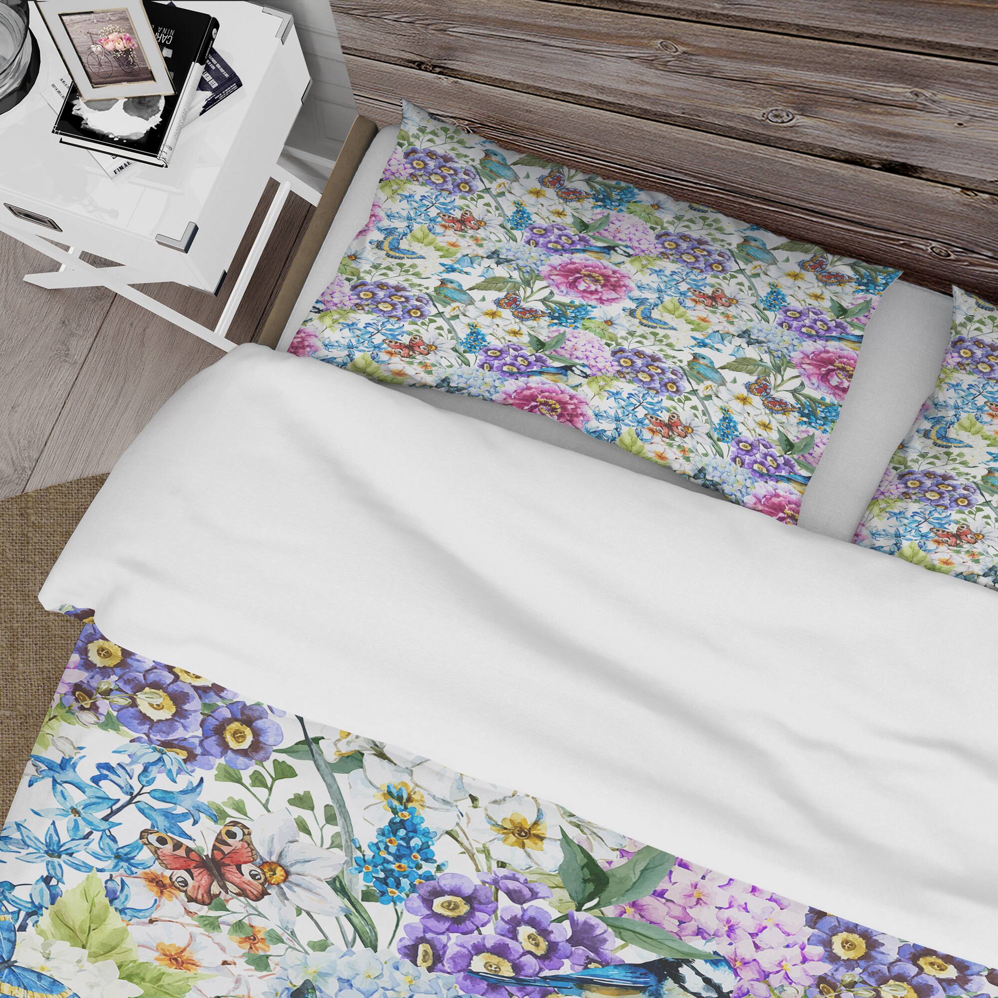 Designart &#x27;Blue Bird And Blue and Purple Blossoming Flowers&#x27; Floral Bedding Set - Duvet Cover &#x26; Shams