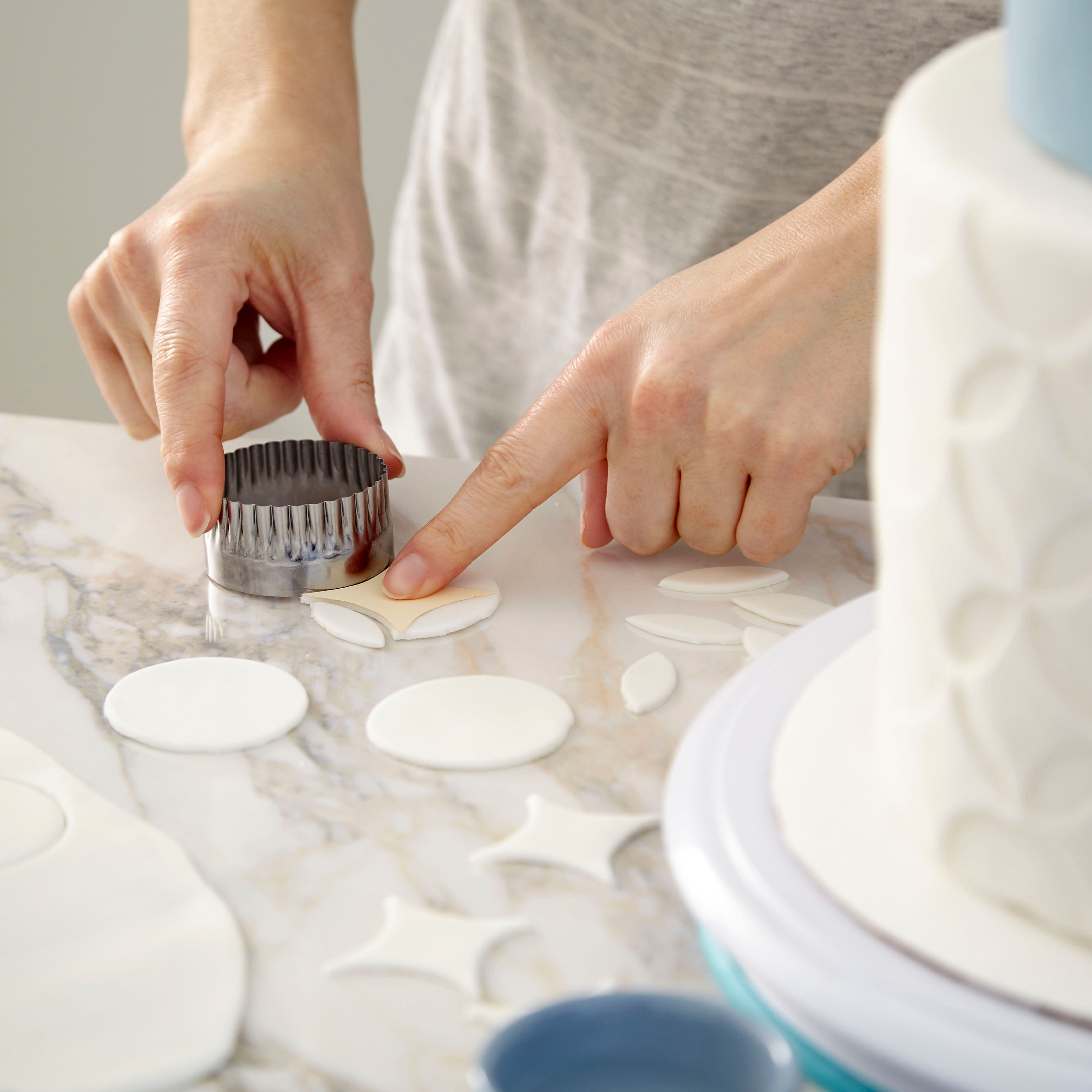 Wilton&#xAE; Decorator Preferred&#x2122; 5lb. White Vanilla Fondant