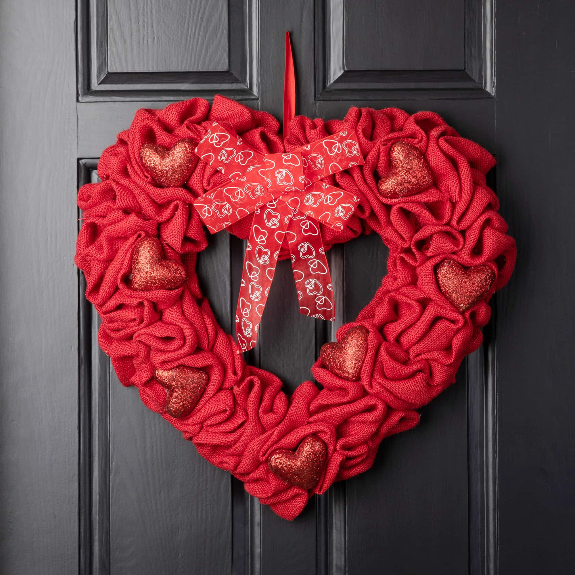 Glitzhome&#xAE; 19.25&#x22; Fabric Valentine&#x27;s Heart Wreath