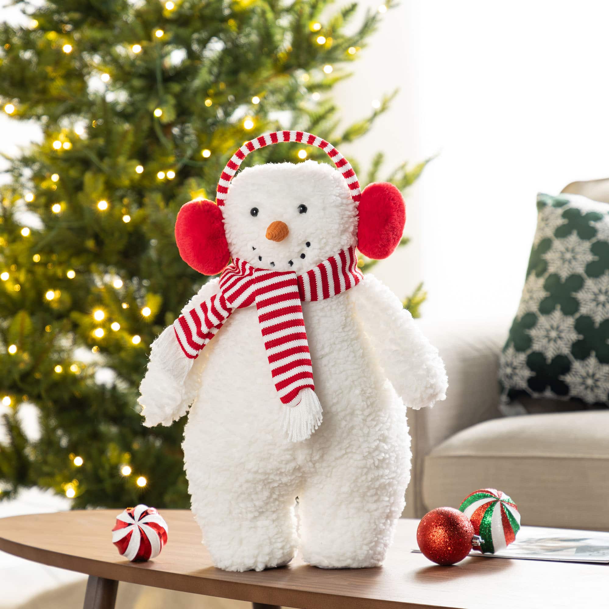 Glitzhome&#xAE; 17.75&#x22;H Christmas Fabric Standing Snowman