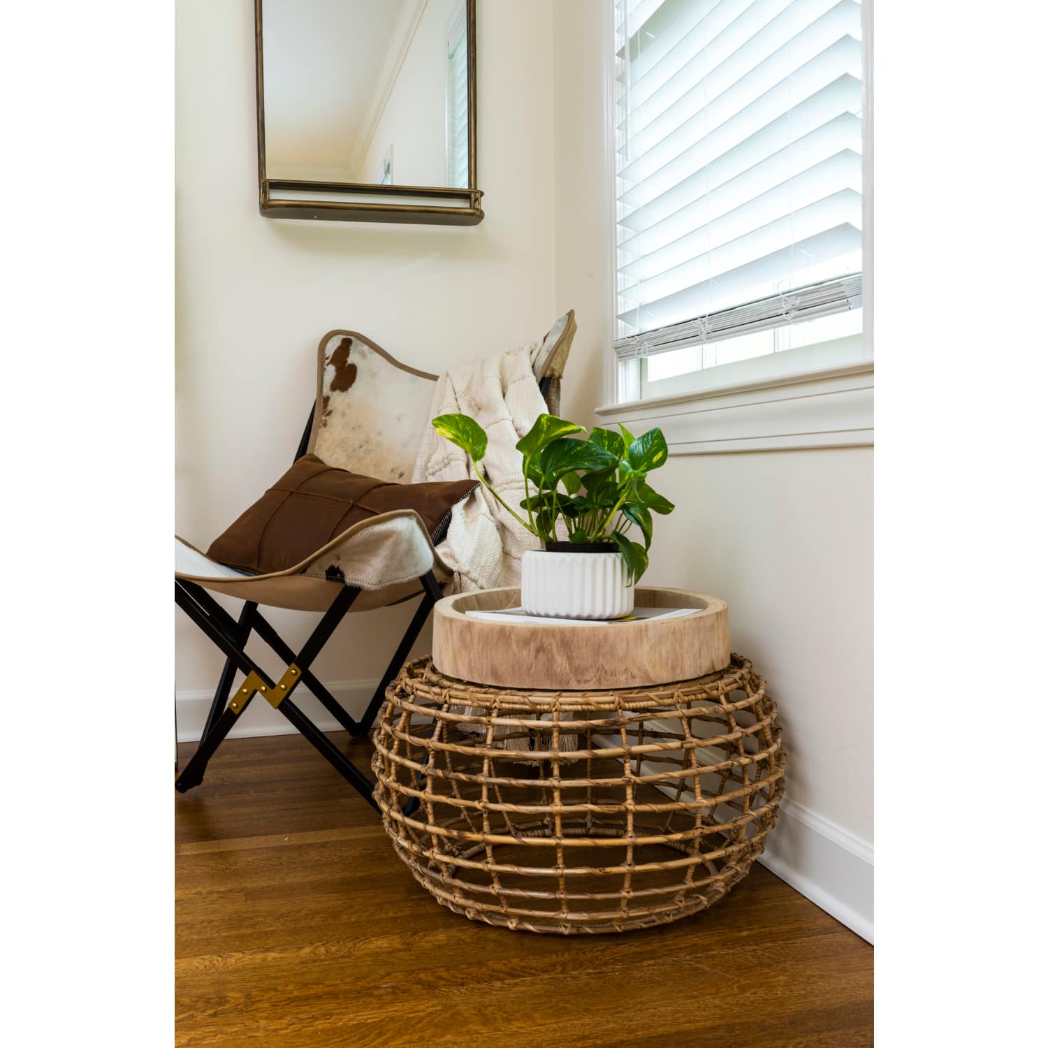 White Round Fluted Stoneware Flower Pot Set