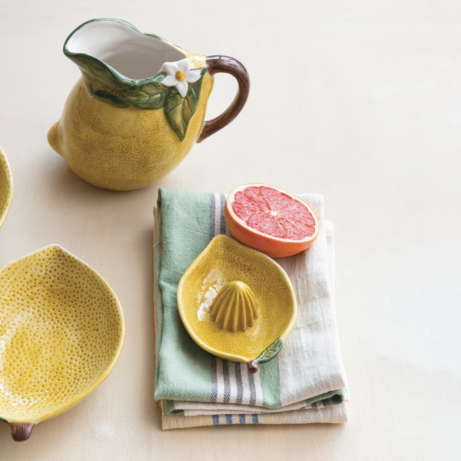 Hello Honey&#xAE; 6&#x22; Countryside Citrus Stoneware Lemon Juicer