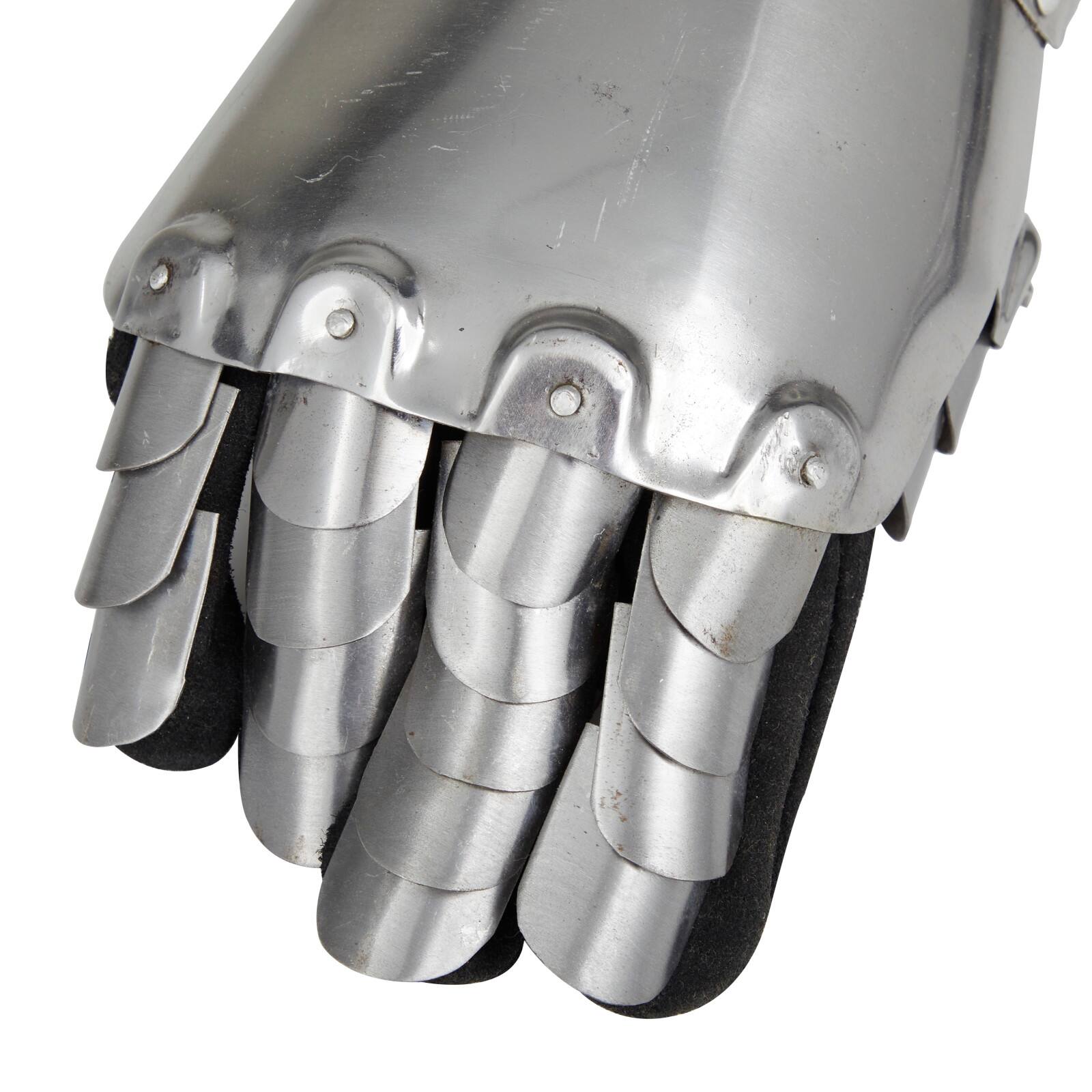 Set of 2&#x22; Silver Iron Vintage Armor Gloves, 7&#x22; x 14&#x22; x 6&#x22;