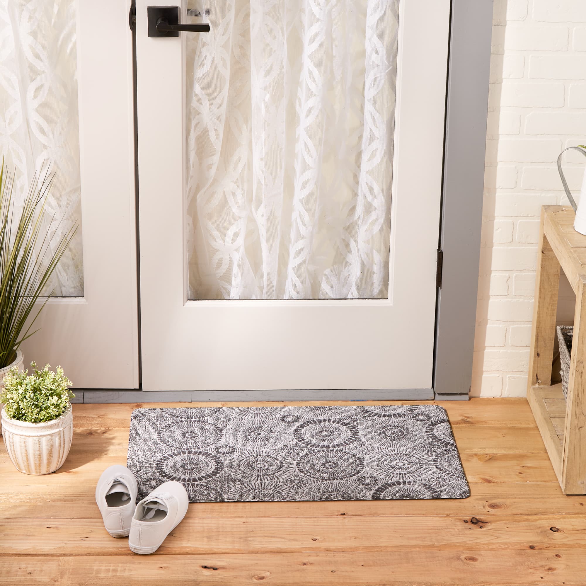 DII® Black Kaleidoscope Tufted Mat