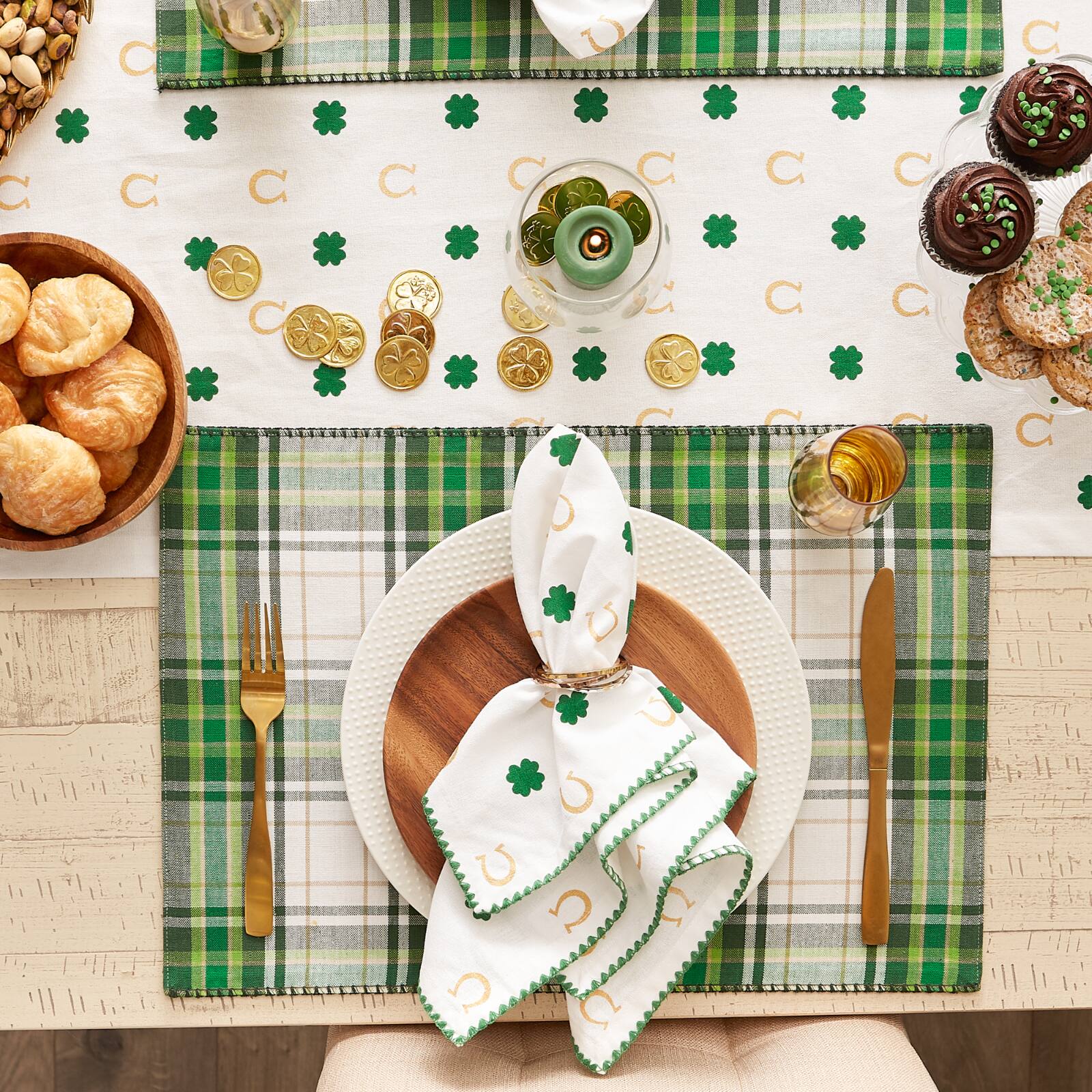 DII&#xAE; Clover Horseshoe Printed Napkins, 4ct.