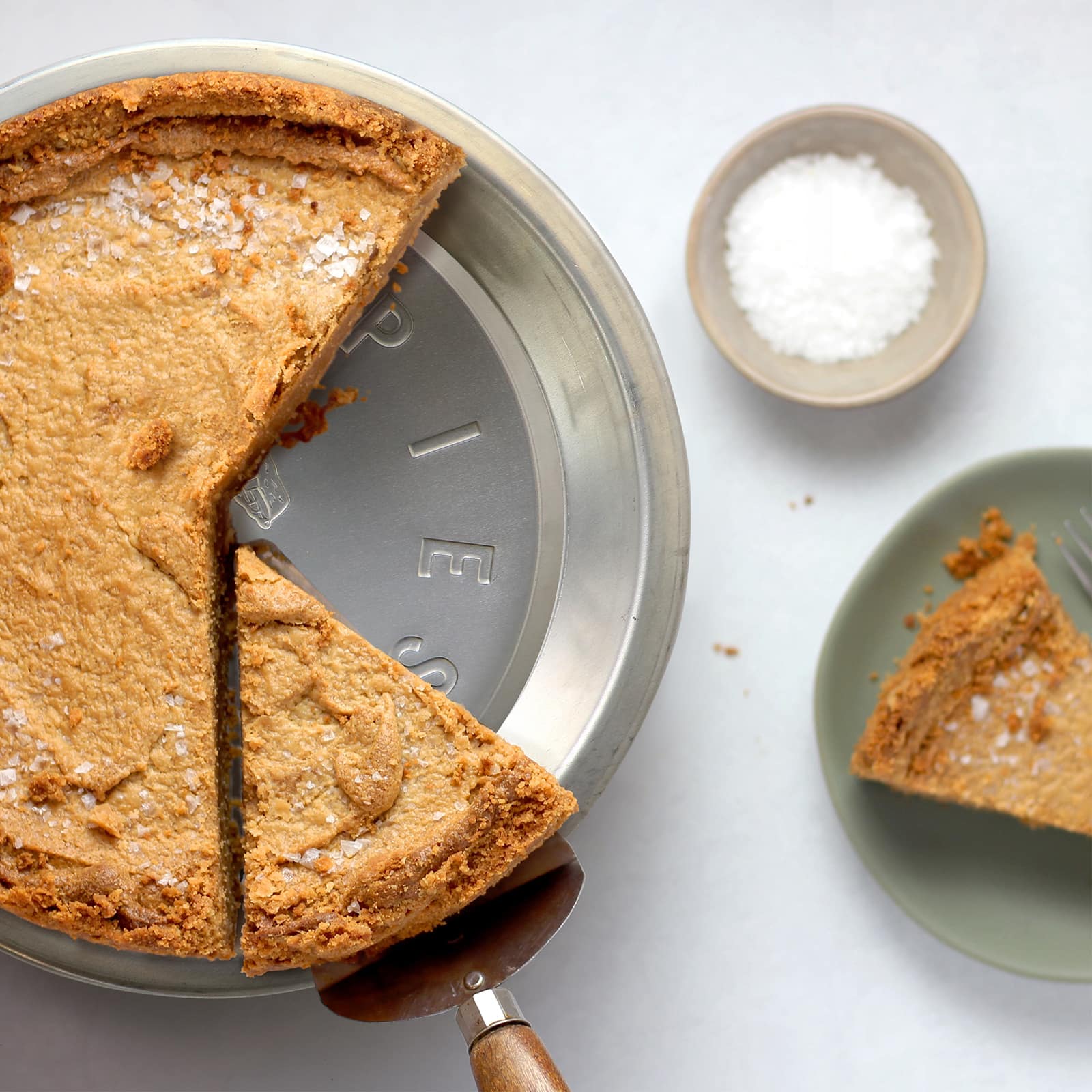 Martha Stewart Silver 9" Round Embossed Aluminum Pie Pan