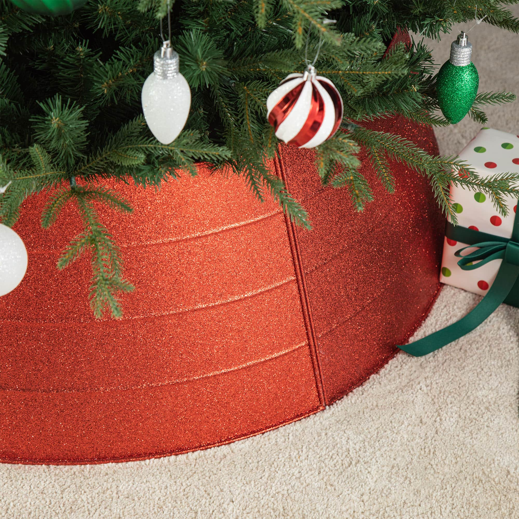 Glitzhome&#xAE; 3ft. Red Glitter Metal Tree Collar