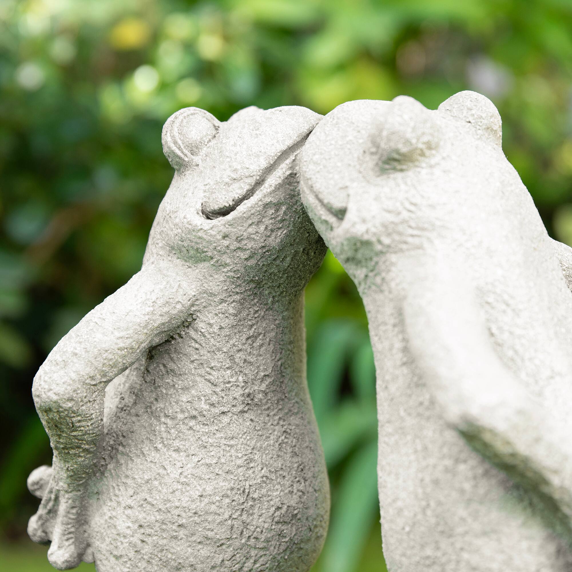 Glitzhome® 15.25" Resin Two Kissing Frog Statue