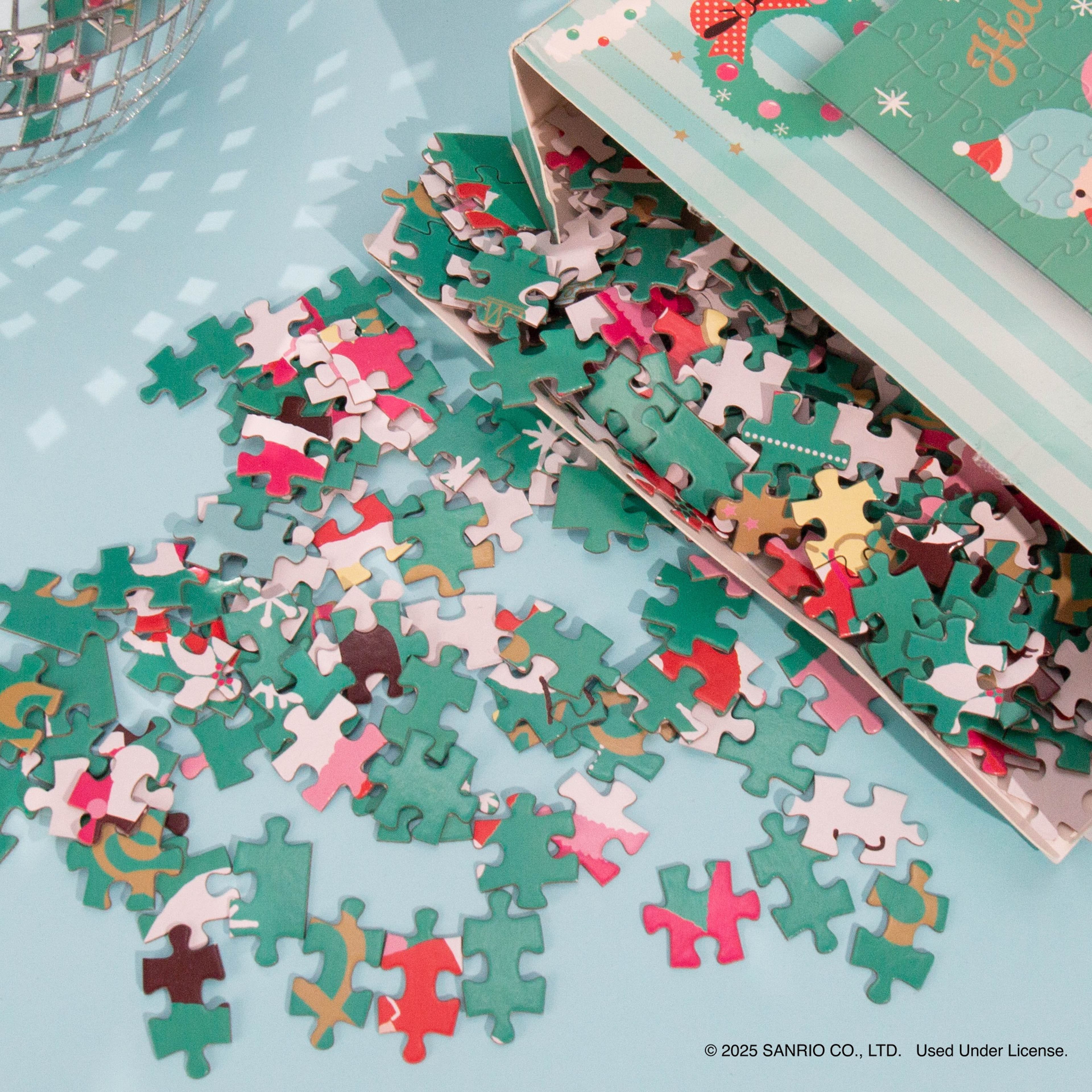 Hello Kitty&#xAE; &#x26; Friends 500 Piece Holiday Ornaments Puzzle